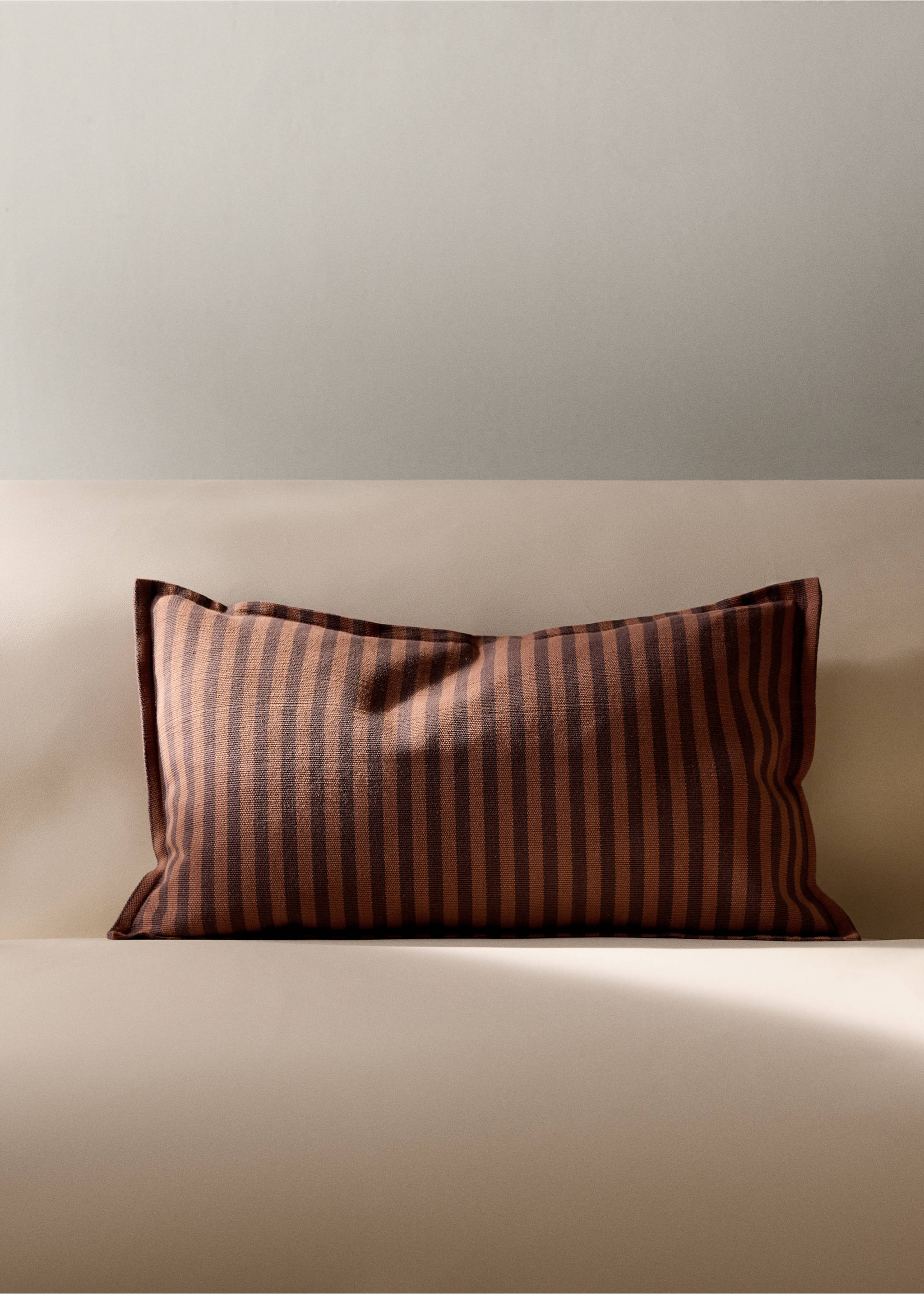 Cotton striped cushion cover, 30 x 50 cm - General plane, Ochre. Ref: 37022559-00.