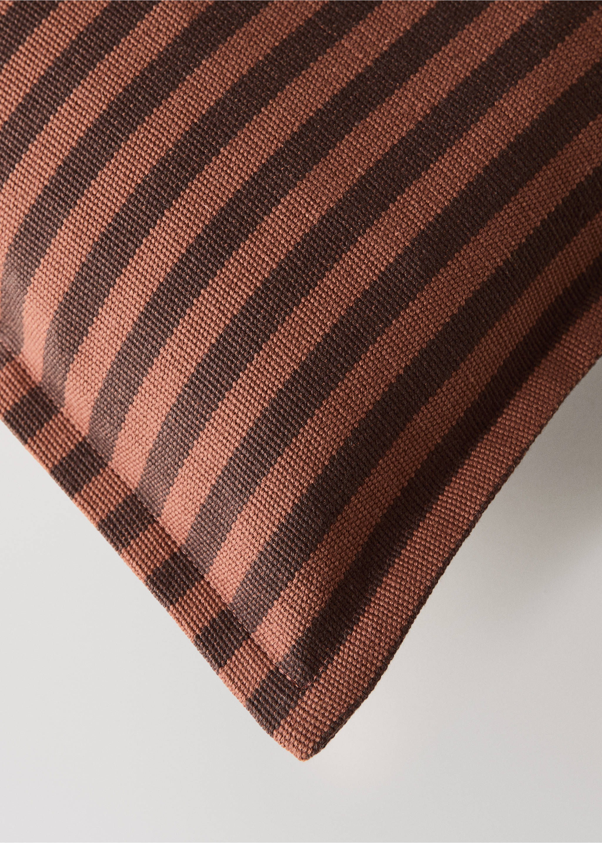 Cotton striped cushion cover, 30 x 50 cm - Details of the article 1, Ochre. Ref: 37022559-00.