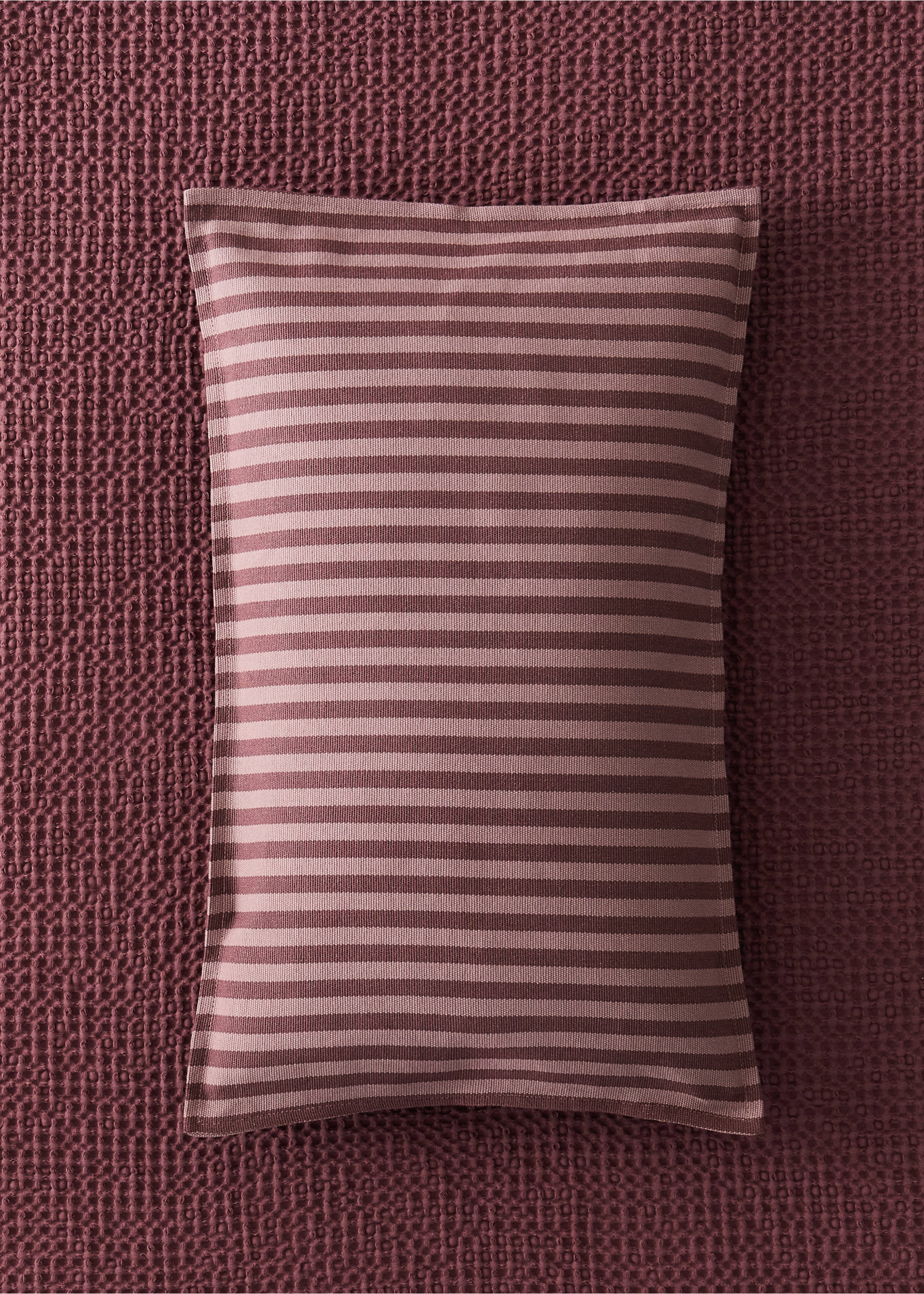 Cotton striped cushion cover, 30 x 50 cm - General plane, Dark Red. Ref: 37022559-00.