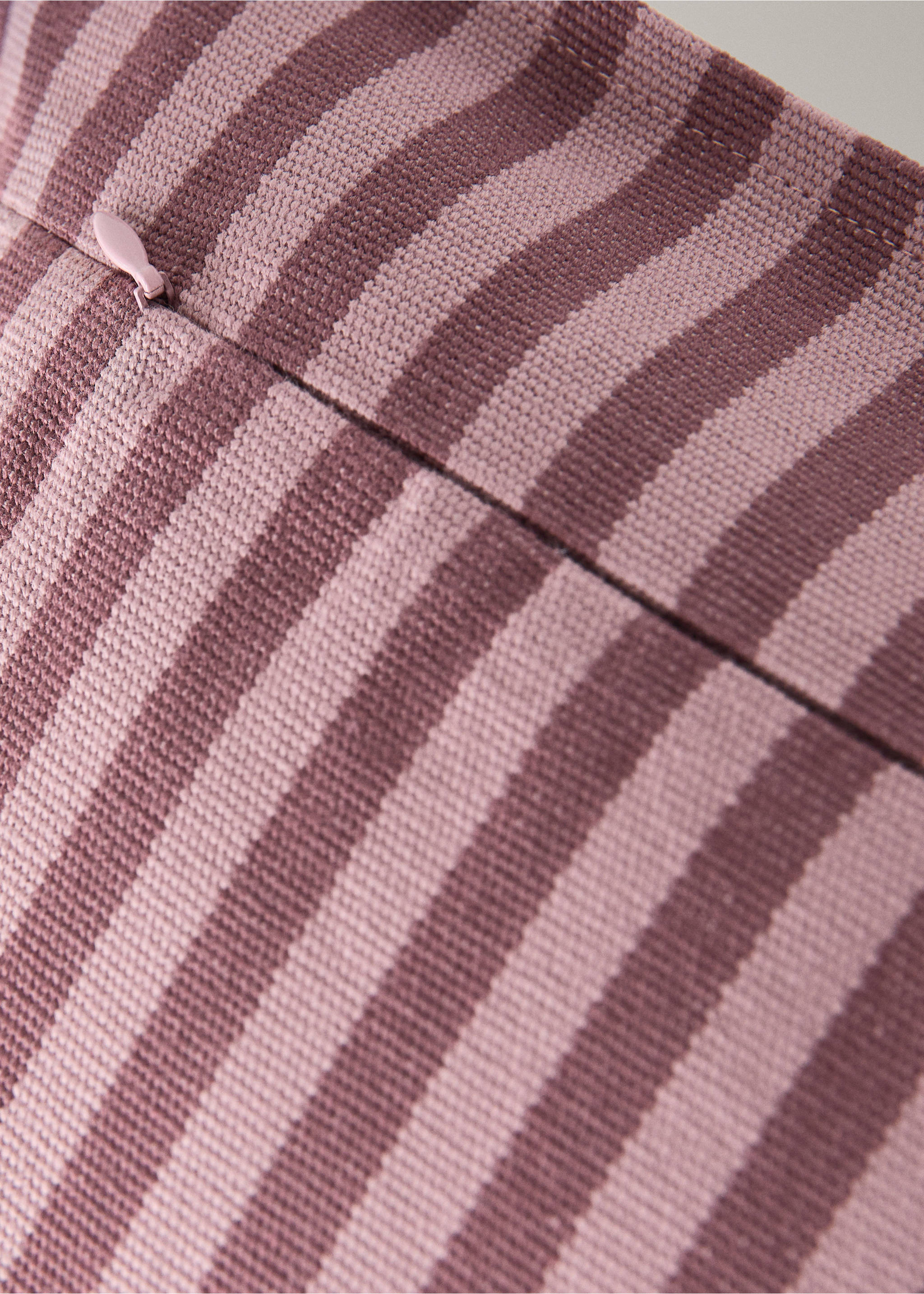 Cotton striped cushion cover, 30 x 50 cm - Details of the article 2, Dark Red. Ref: 37022559-00.