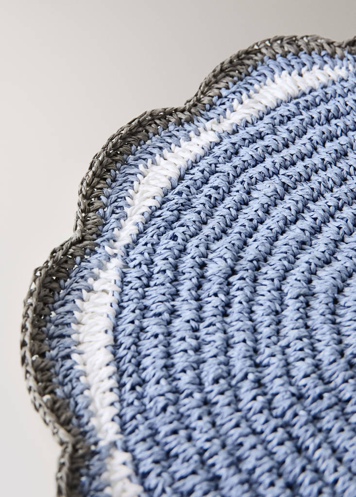 Individual spiral paper placemat — Blue