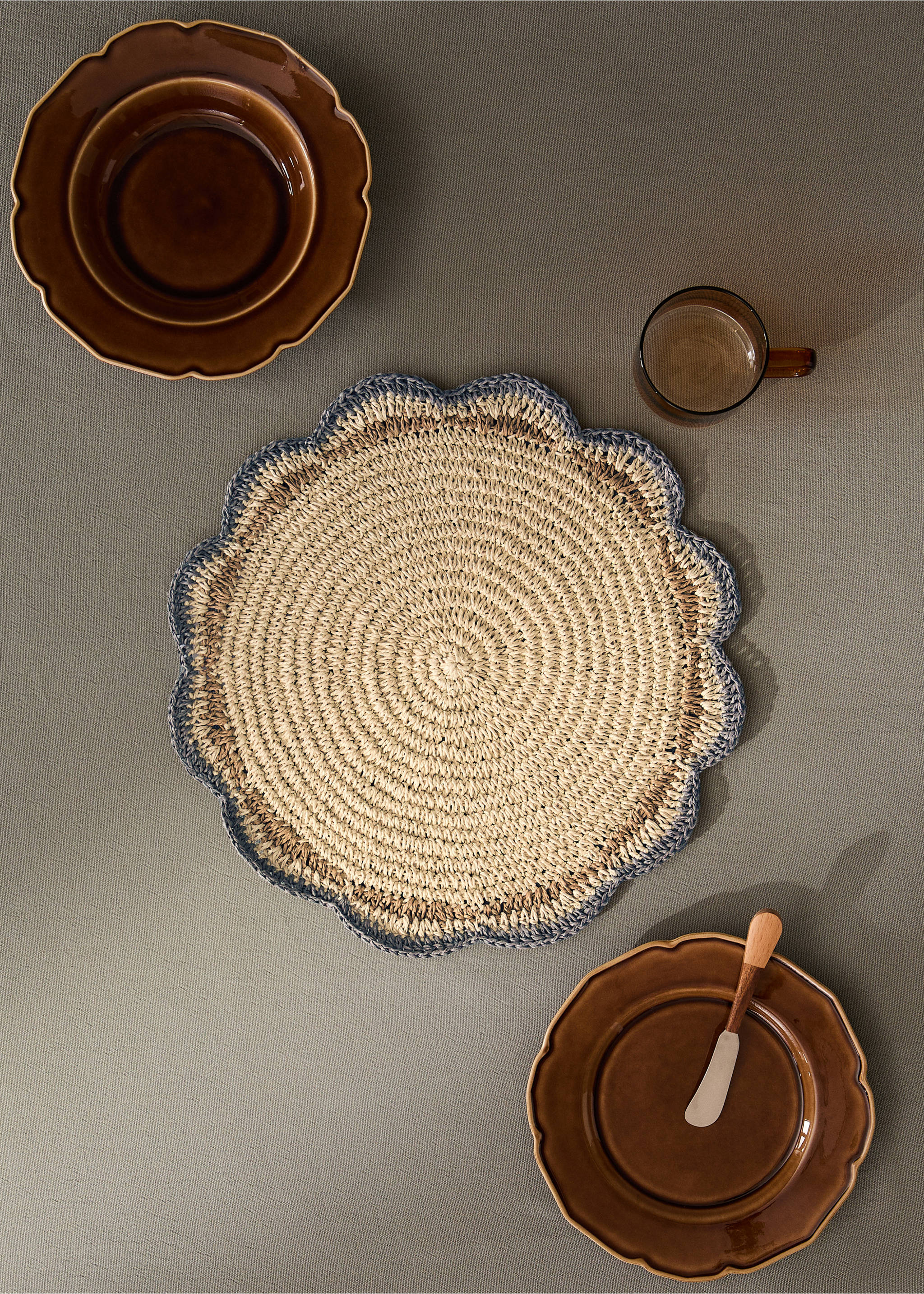 Spiral paper placemat - General plane, Light/Pastel Brown. Ref: 37022563-00.
