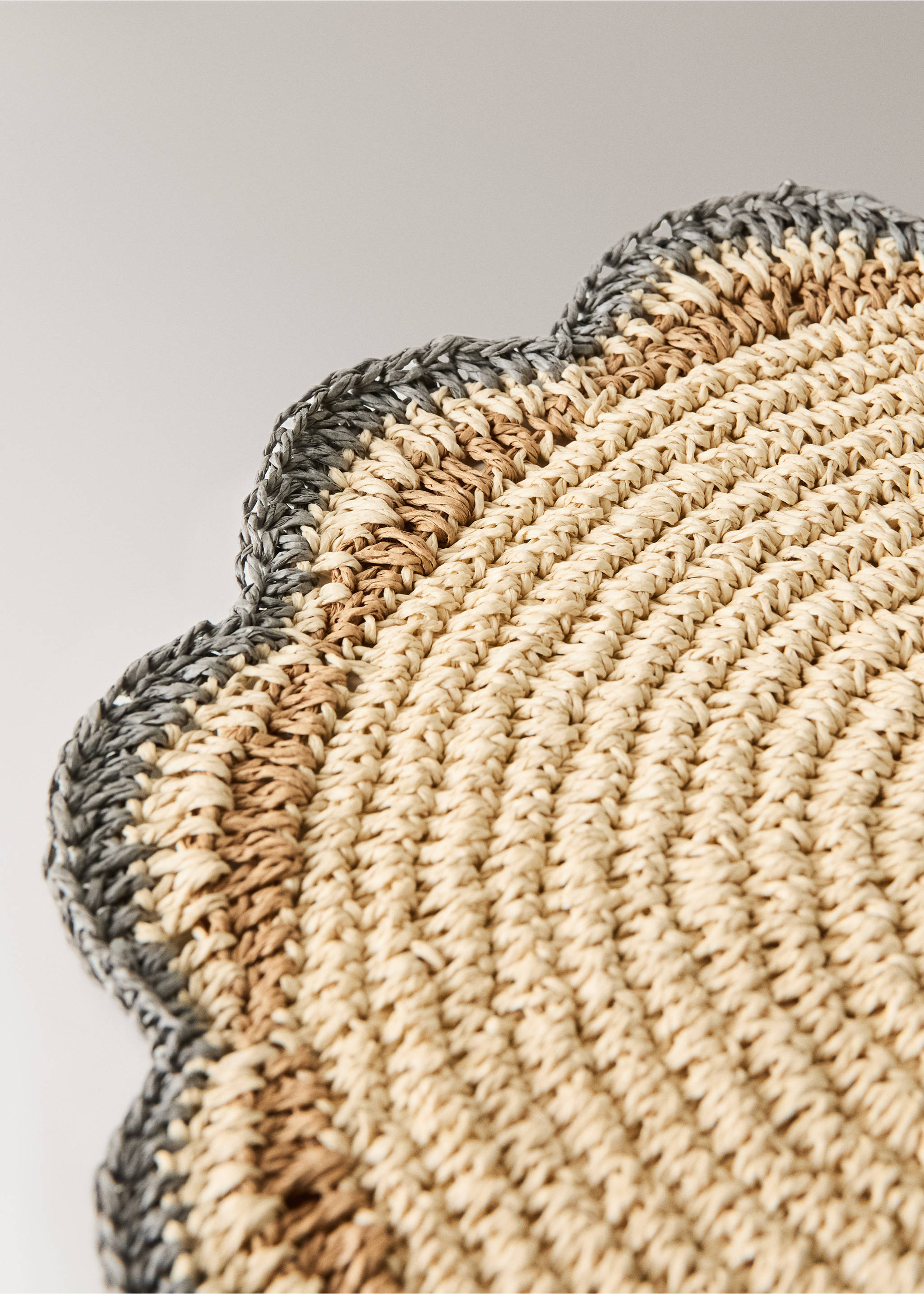 Spiral paper placemat - Details of the article 1, Light/Pastel Brown. Ref: 37022563-00.