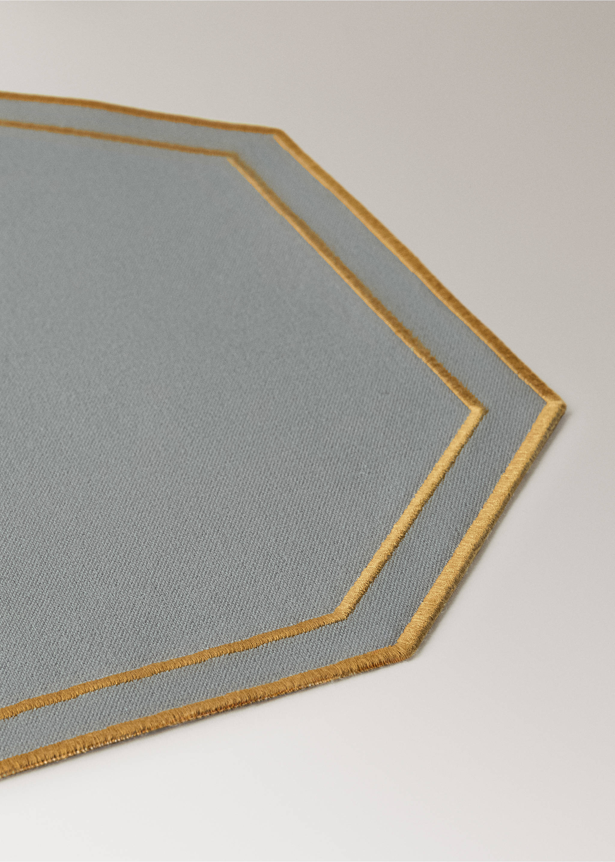Tischset aus gewachster Baumwolle mit besticktem Rand, 35 x 50 cm - Detail des Artikels 2, Grün. Ref: 37022567-00.