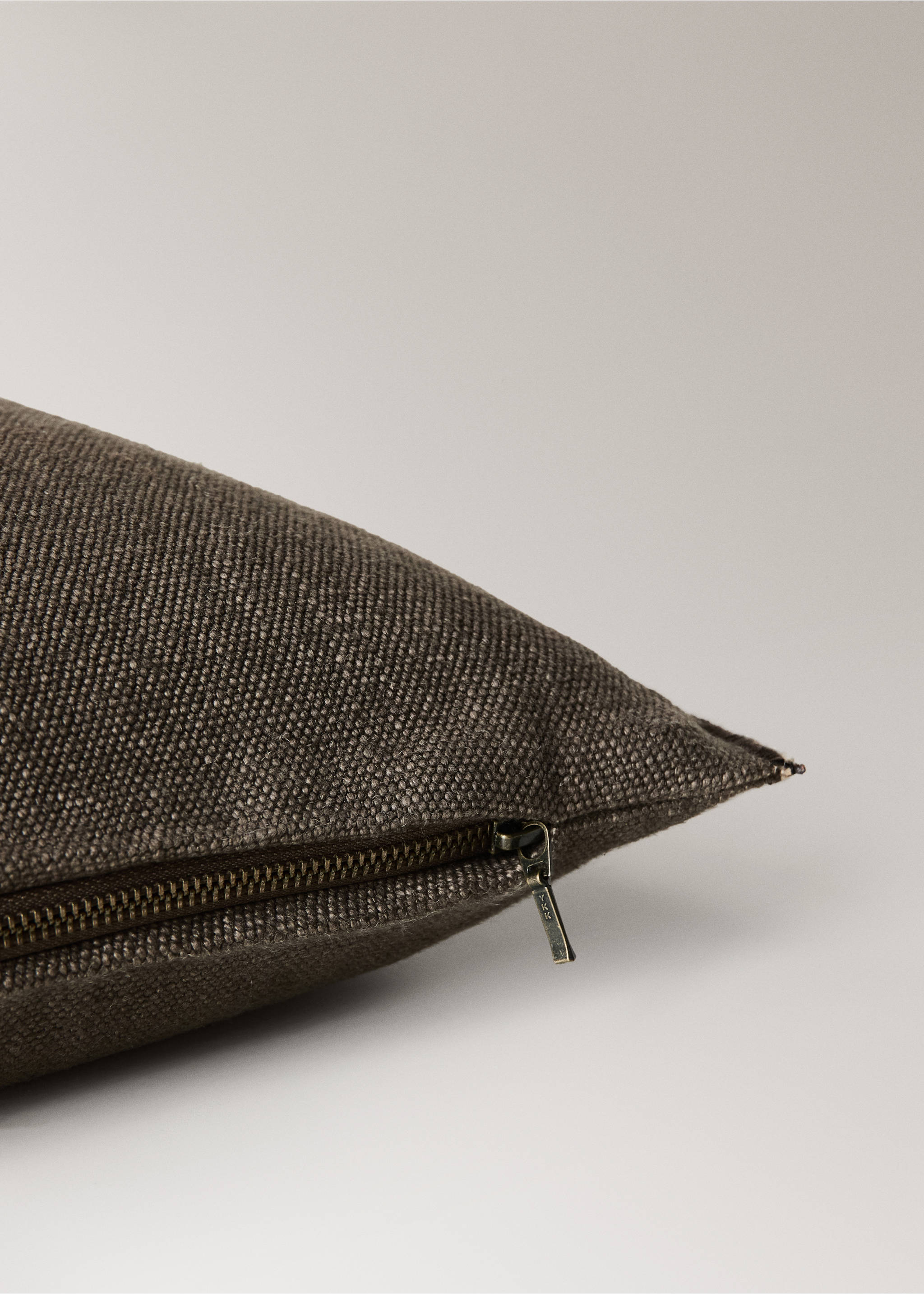 Cushion cover textured 40x60 cm - Details of the article 2, Brown. Ref: 37022568-00.