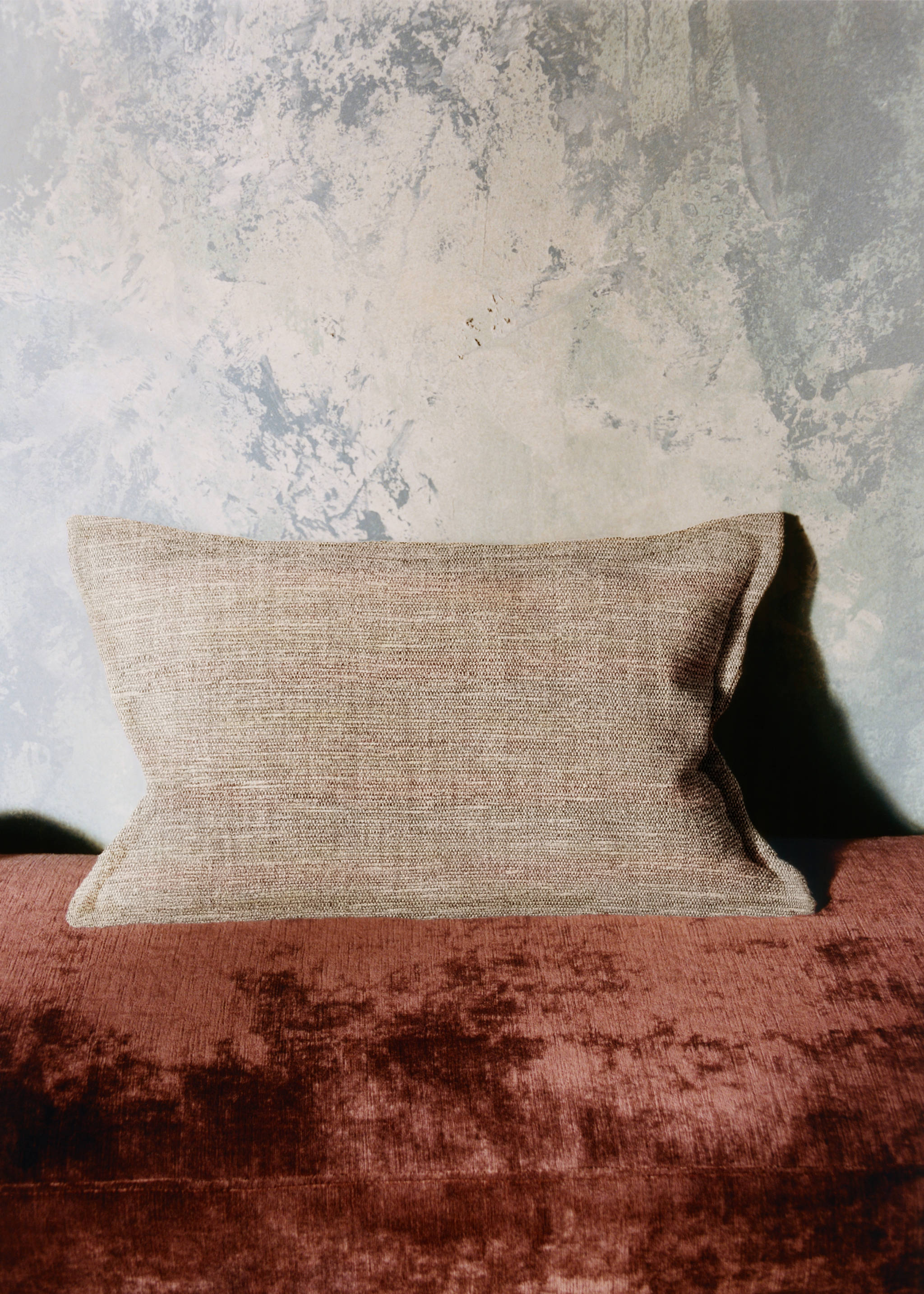 Linen cushion cover 40x60 cm - Details of the article 5, Russet. Ref: 37022569-00.