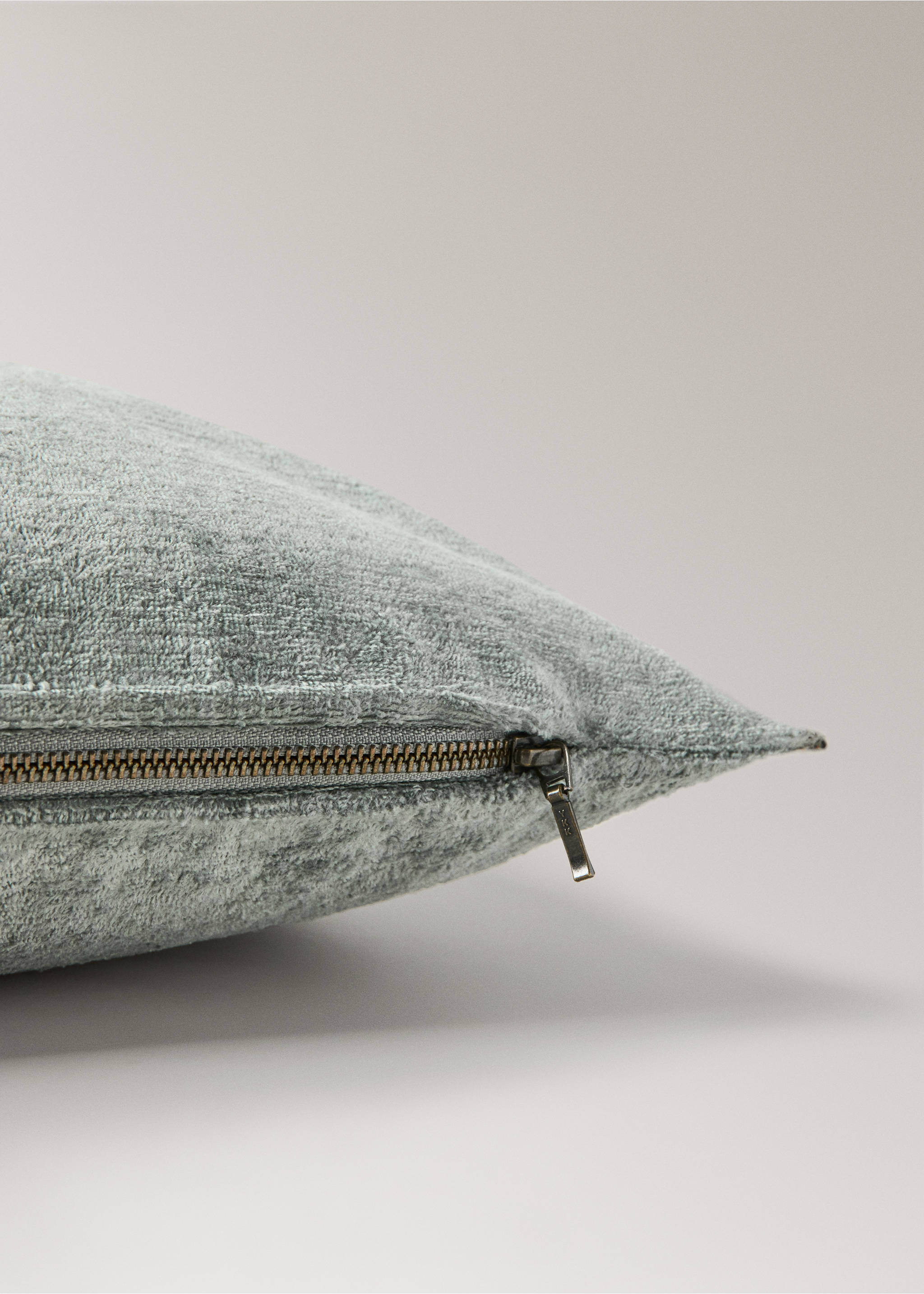 Cushion case louvre - Details of the article 2, Blue. Ref: 37022570-00.