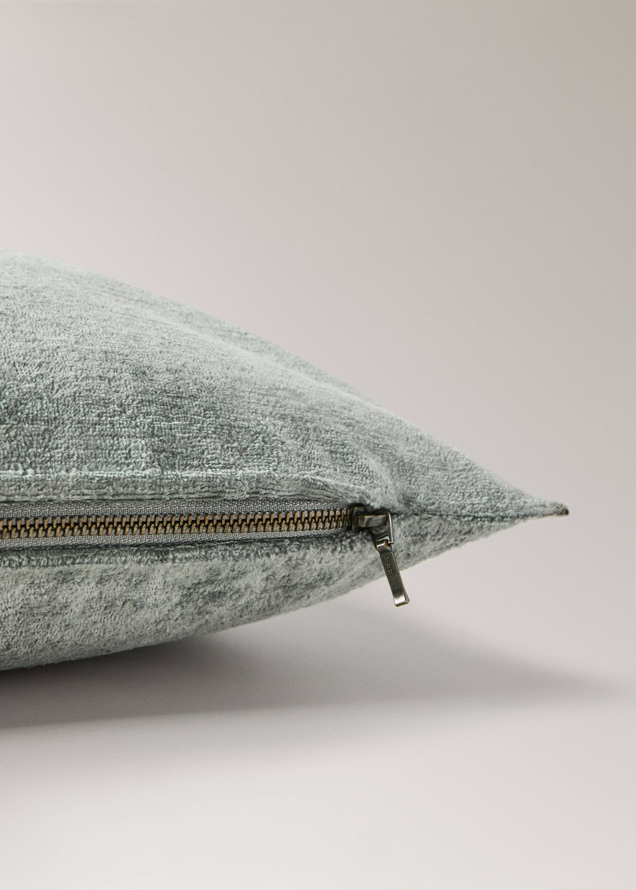 Cushion case louvre - Details of the article 2