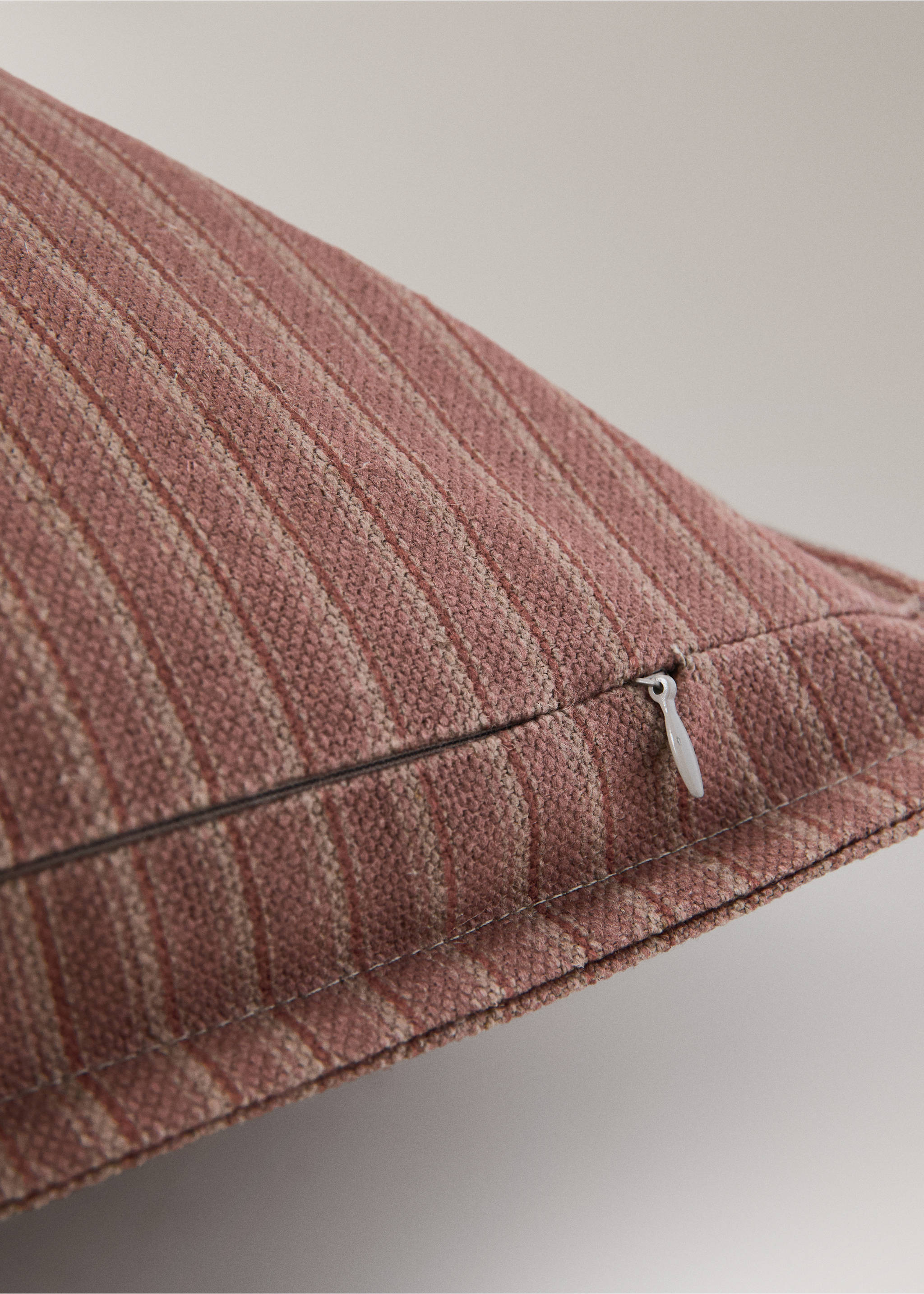 Linen cotton cushion cover with topstitching 40x60 cm - Details of the article 2, Pink. Ref: 37022573-00.