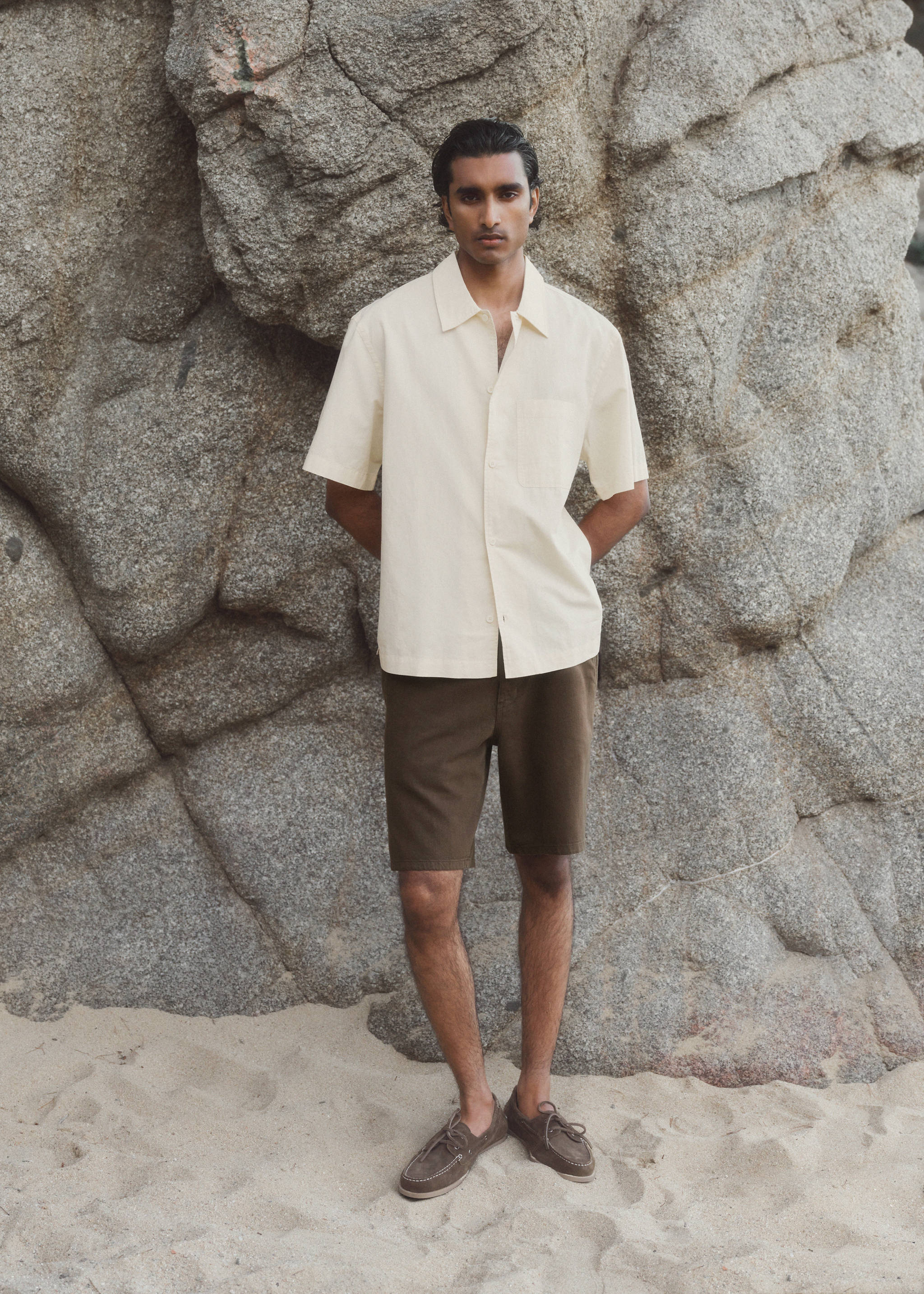 Regular fit cotton-linen blend Bermuda shorts - Details of the article 5, Brown. Ref: 37022889-00.