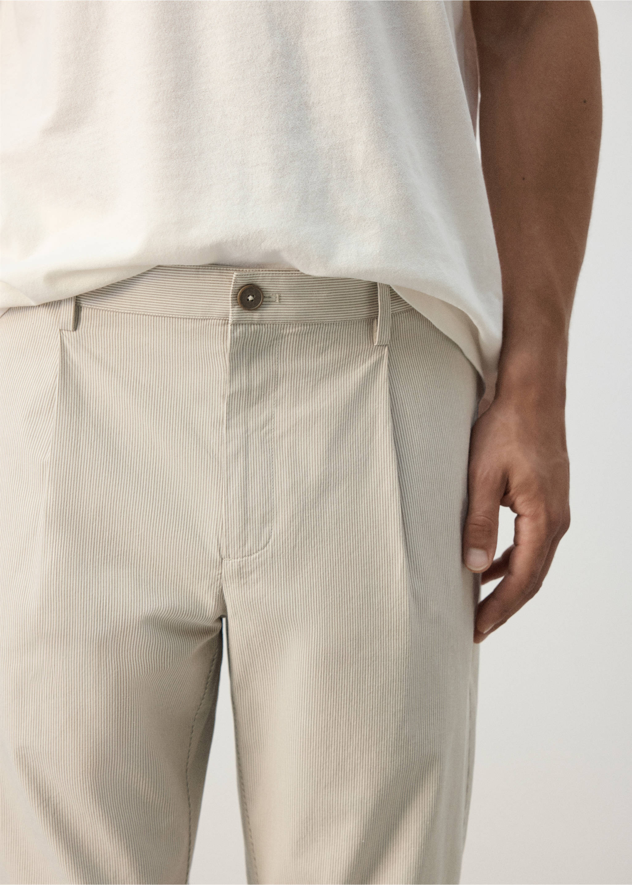 Pantalon regular fit coton pinces - Détail de l'article 1, Marron moyen. Ref: 37022891-00.