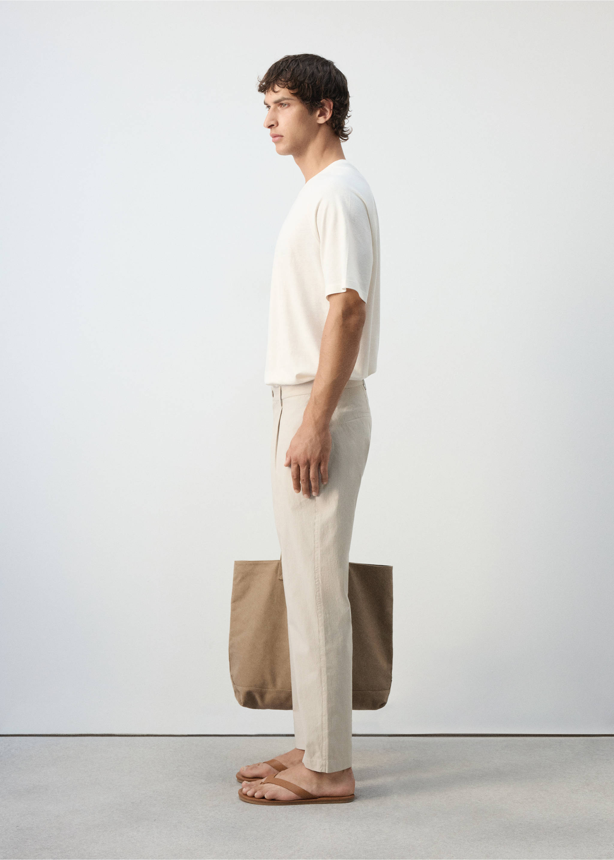 Pantalon regular fit coton pinces - Détail de l'article 2, Marron moyen. Ref: 37022891-00.