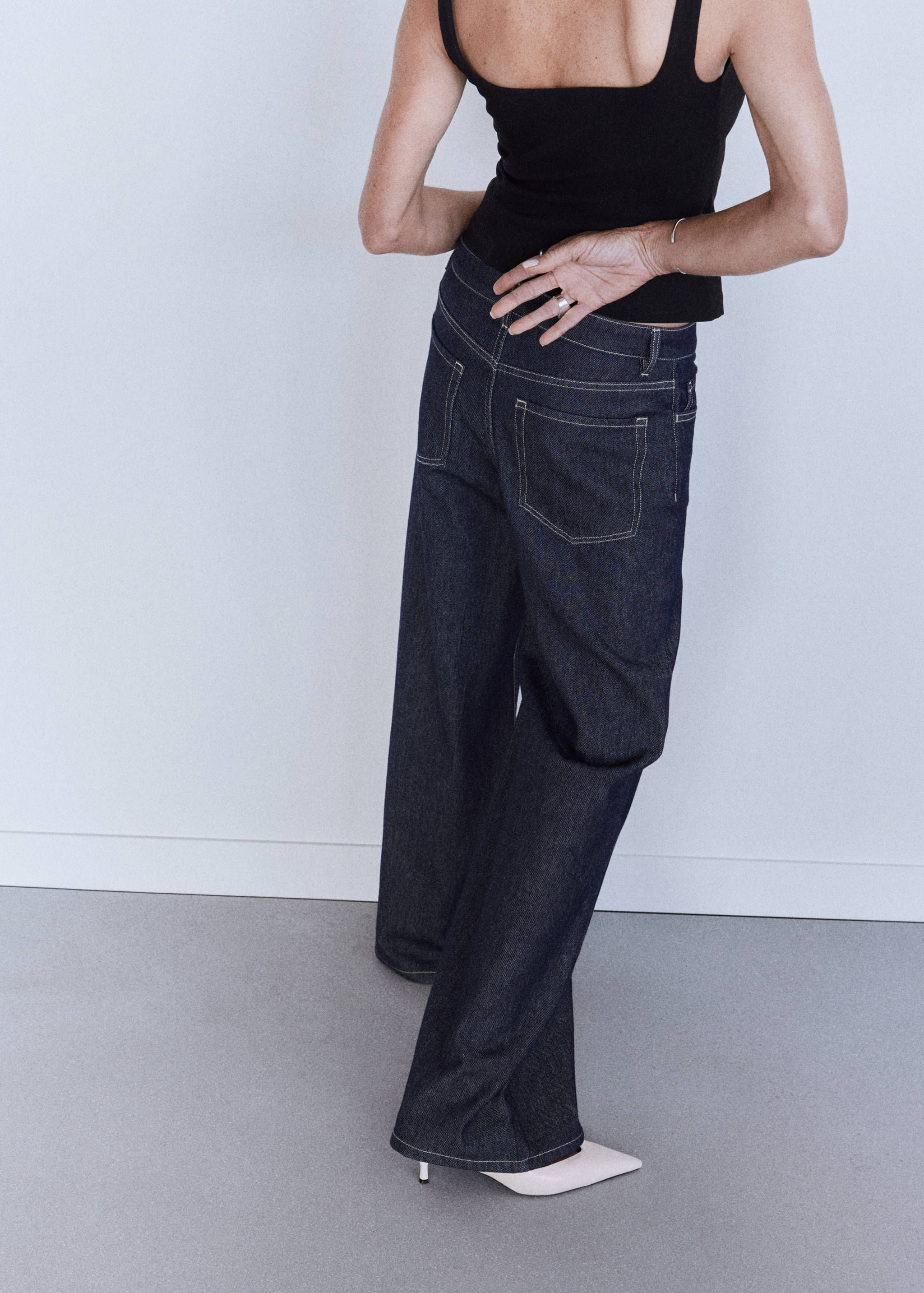 Low-rise wideleg jeans - Reverse of the article