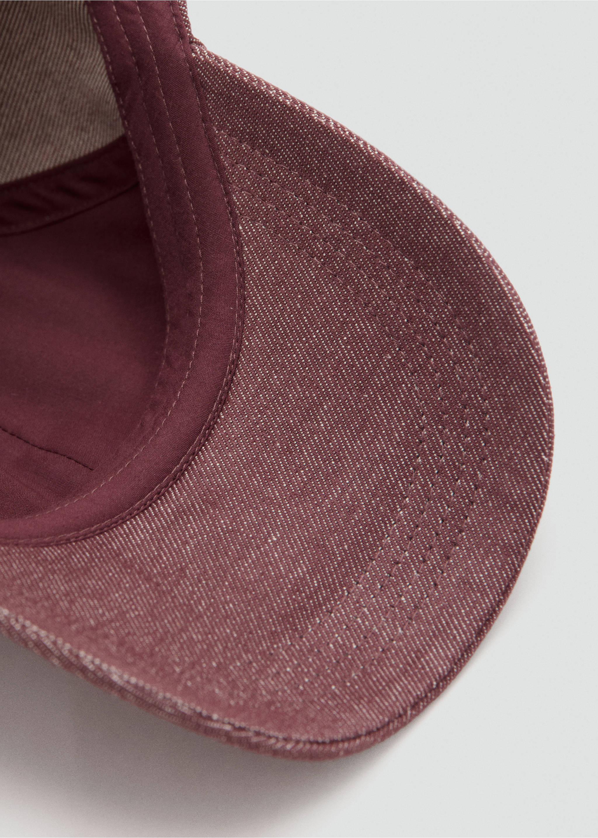 Casquette coton visière - Détail de l'article 2, Grenat. Ref: 37022906-00.