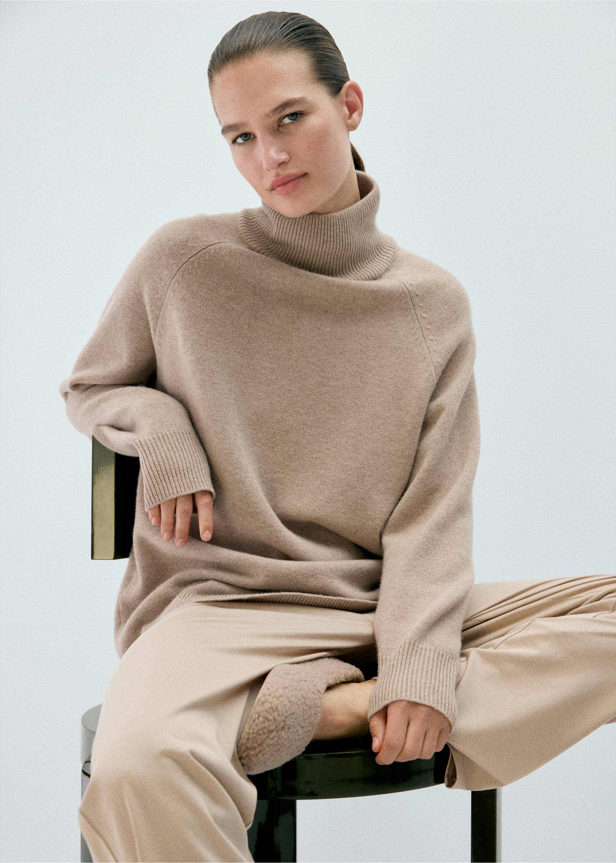 100% wool turtleneck sweater - Details of the article 4, Brown. Ref: 37022924-00.