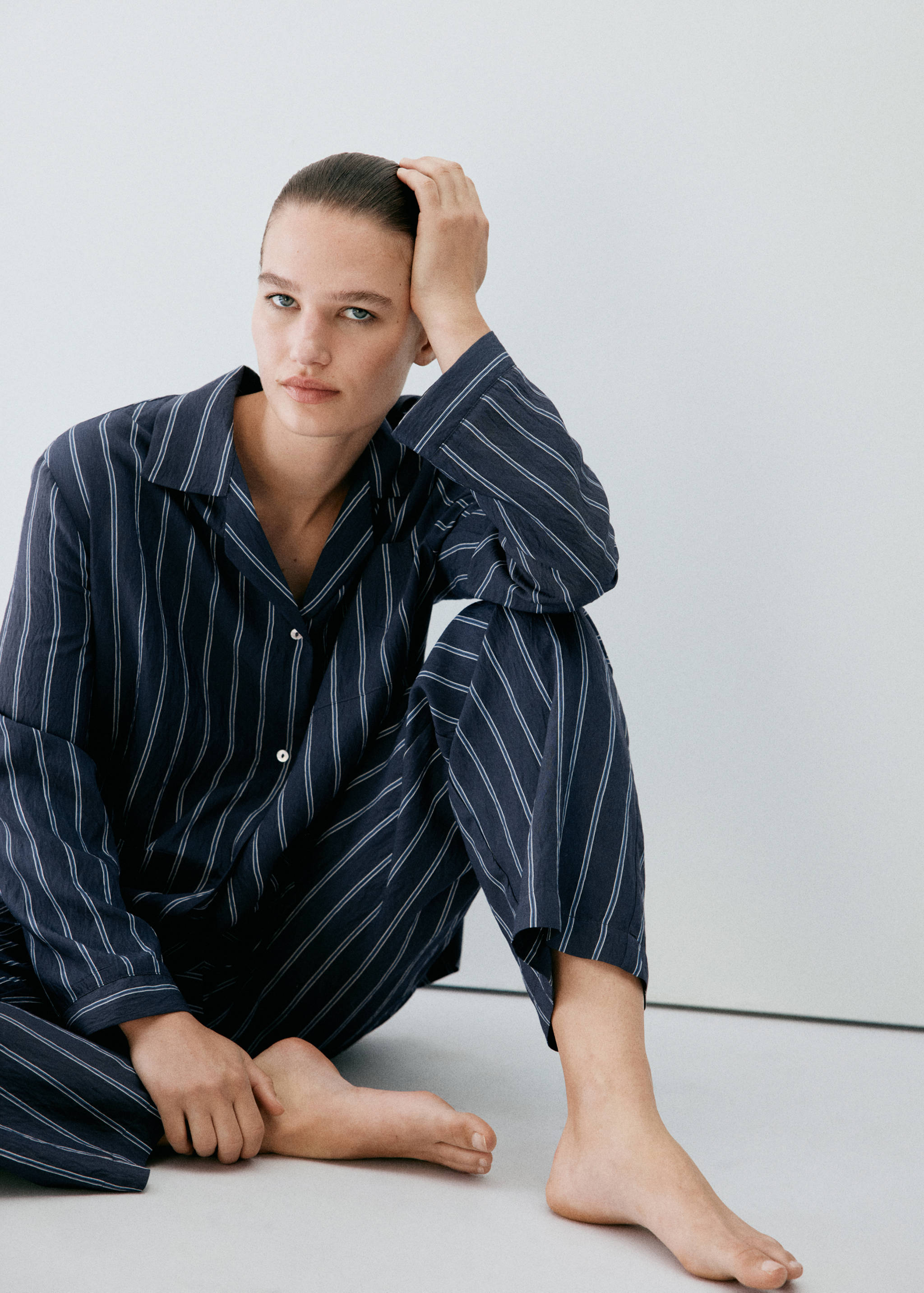 Striped pyjama shirt with front pocket - Details of the article 3