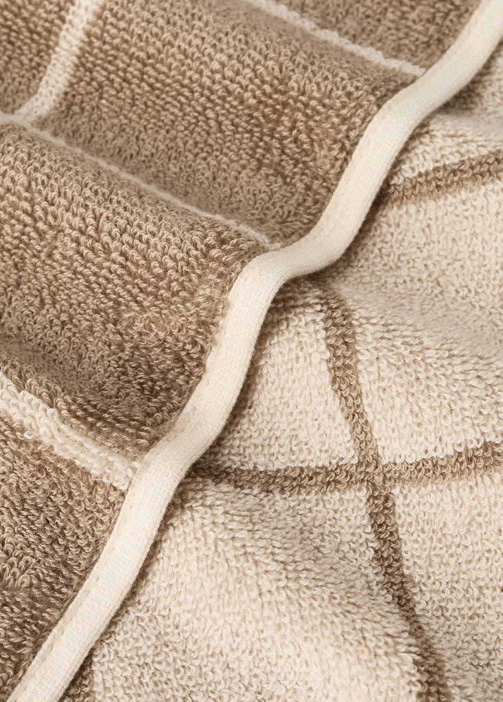 Small 100% cotton terry bath towel — Brown