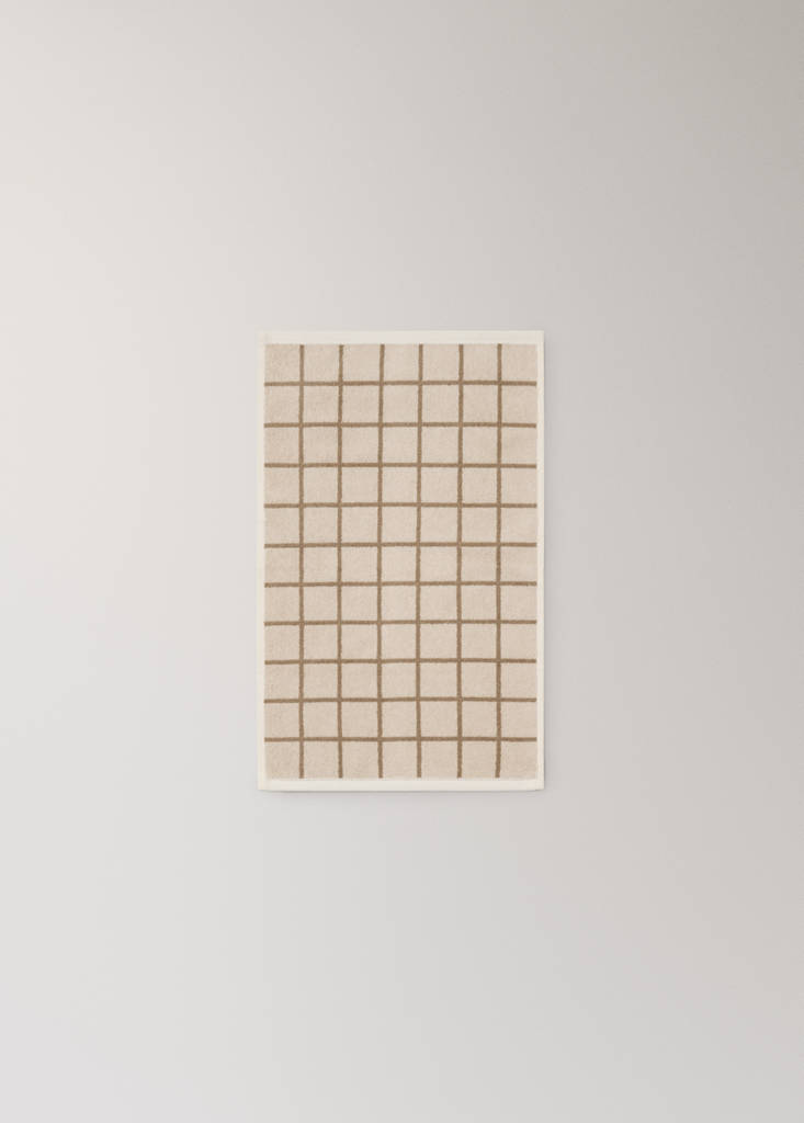 Small 100% cotton terry bath towel — Brown