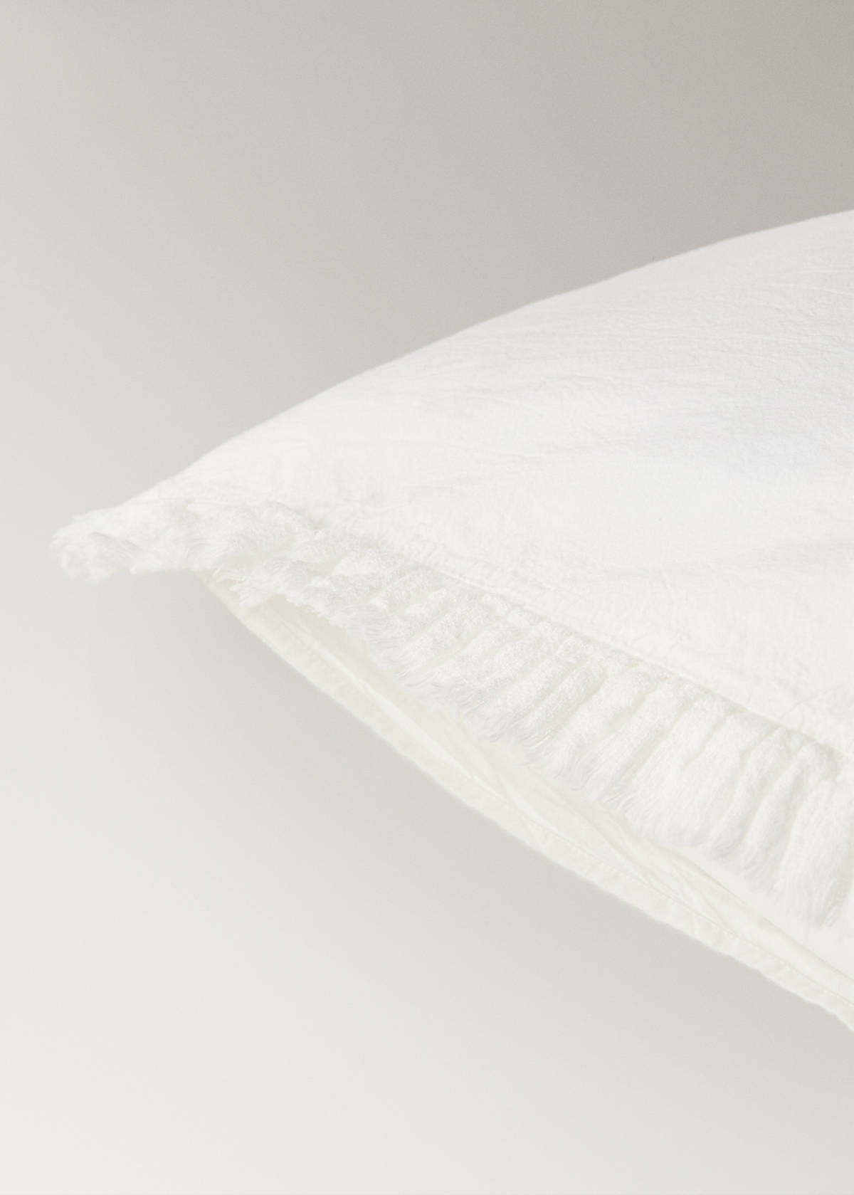 Two washed cotton pillowcases with frayed gauze frill 60x60cm — Ecru