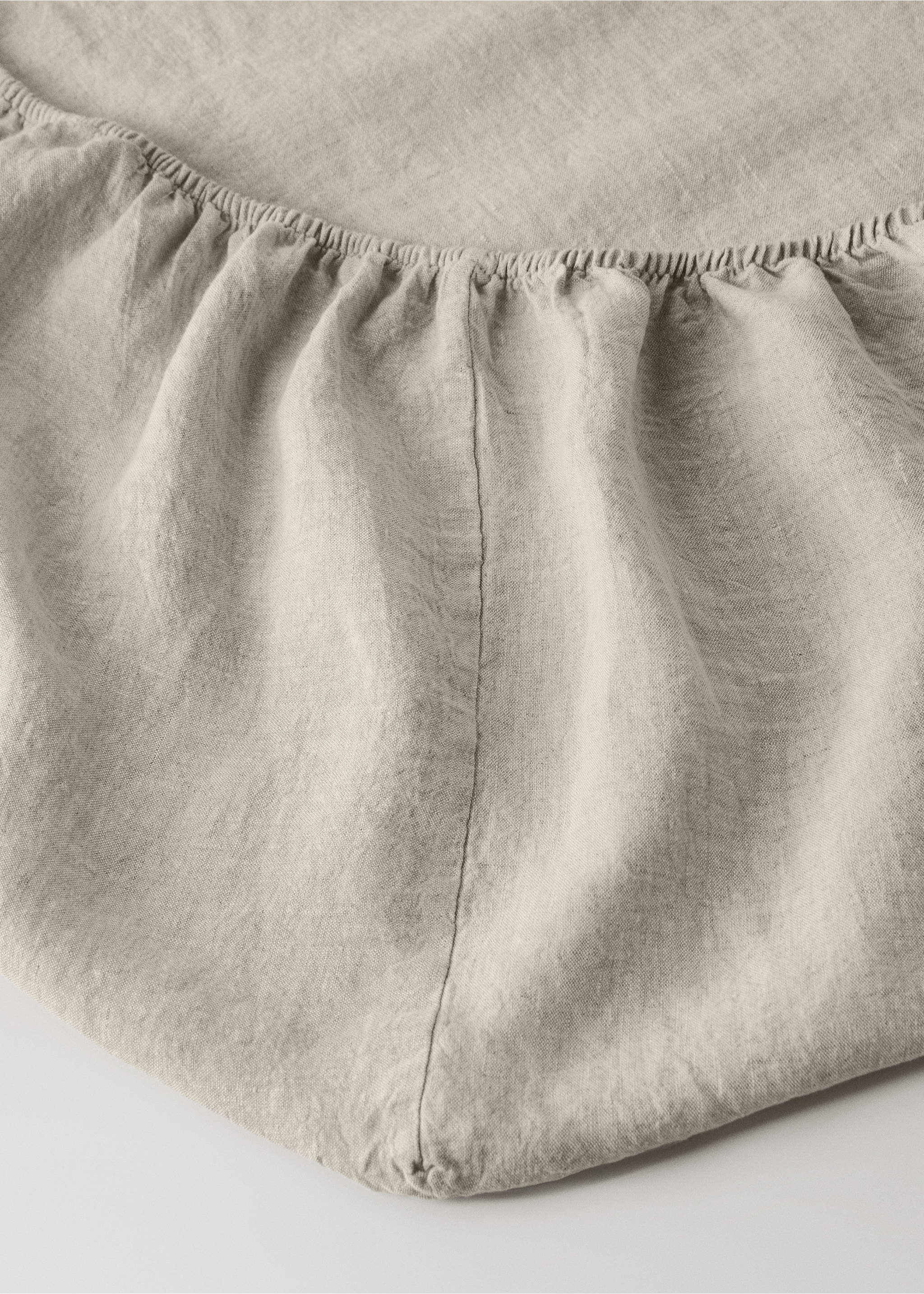 Washed linen fitted sheet for 180 cm bed - Details of the article 2, Sand. Ref: 37022940-00.