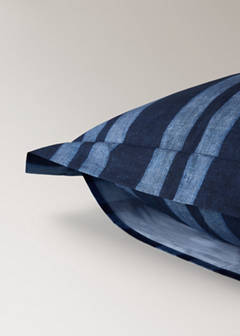 Two 200 thread count cotton percale pillowcases with denim stripe print 60x60 cm — Indigo Blue 2