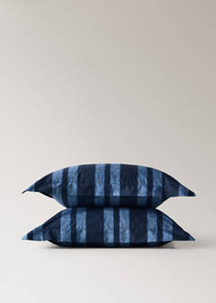 Two 200 thread count cotton percale pillowcases with denim stripe print 60x60 cm — Indigo Blue 3