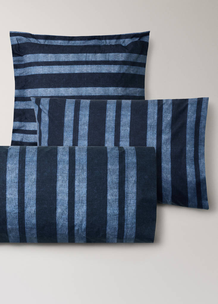 Two 200 thread count cotton percale pillowcases with denim stripe print 60x60 cm — Indigo Blue