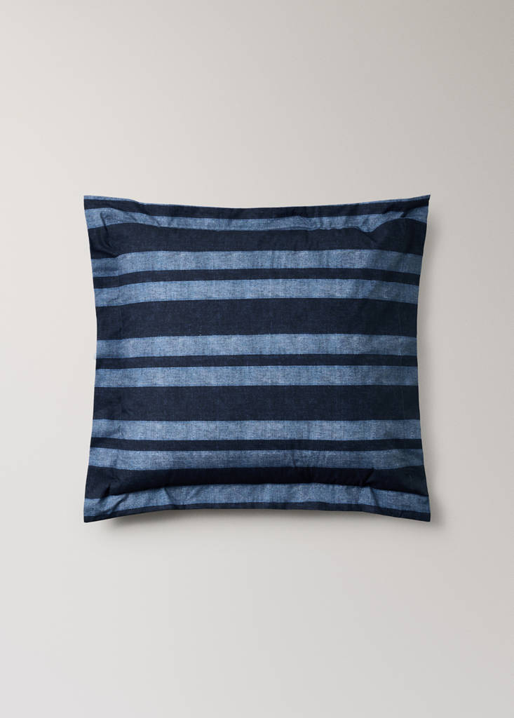 Two 200 thread count cotton percale pillowcases with denim stripe print 60x60 cm — Indigo Blue