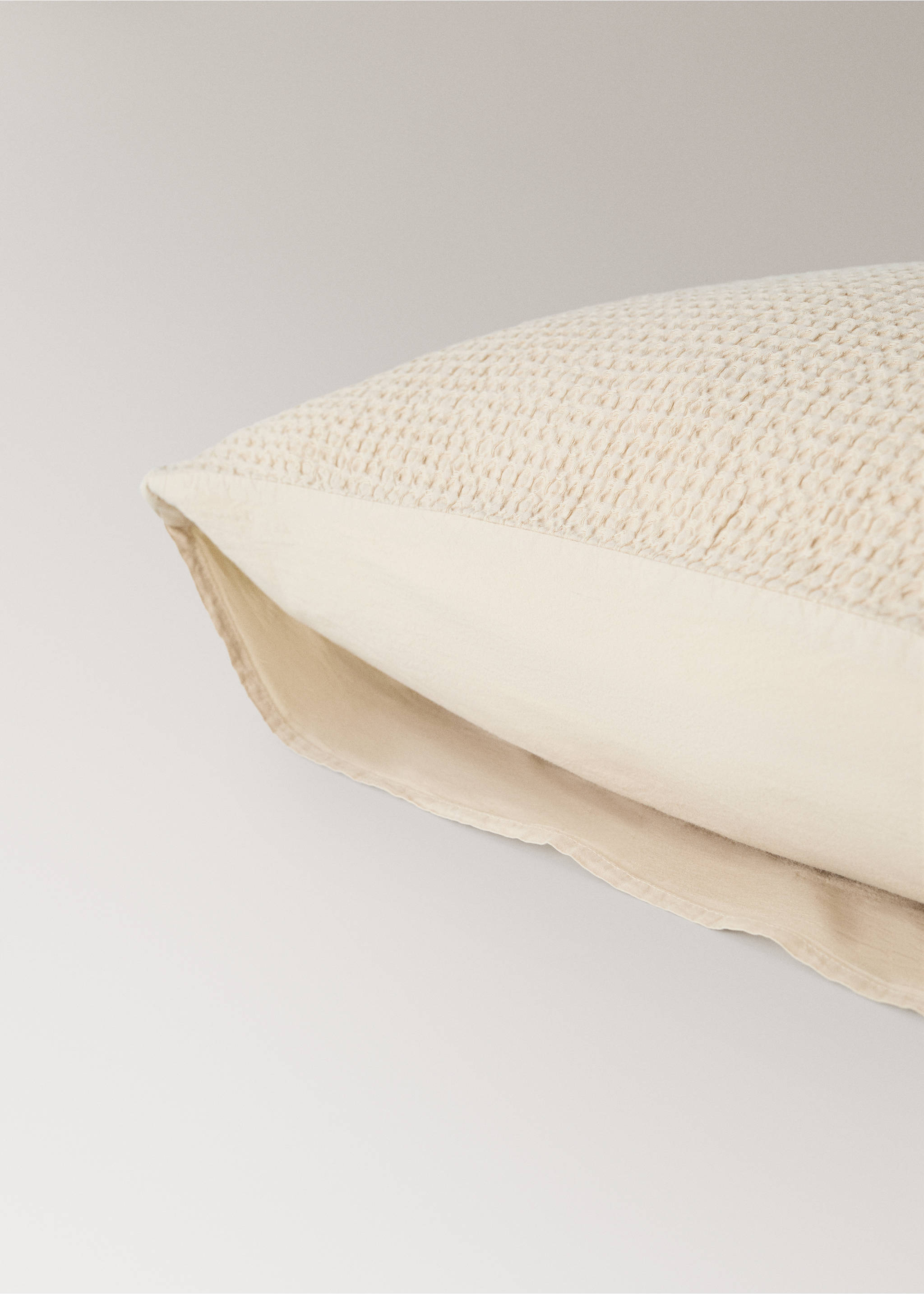 Cotton waffle garment-dyed pillowcase pack 50 x 75 cm - Details of the article 1, Beige. Ref: 37022958-00.