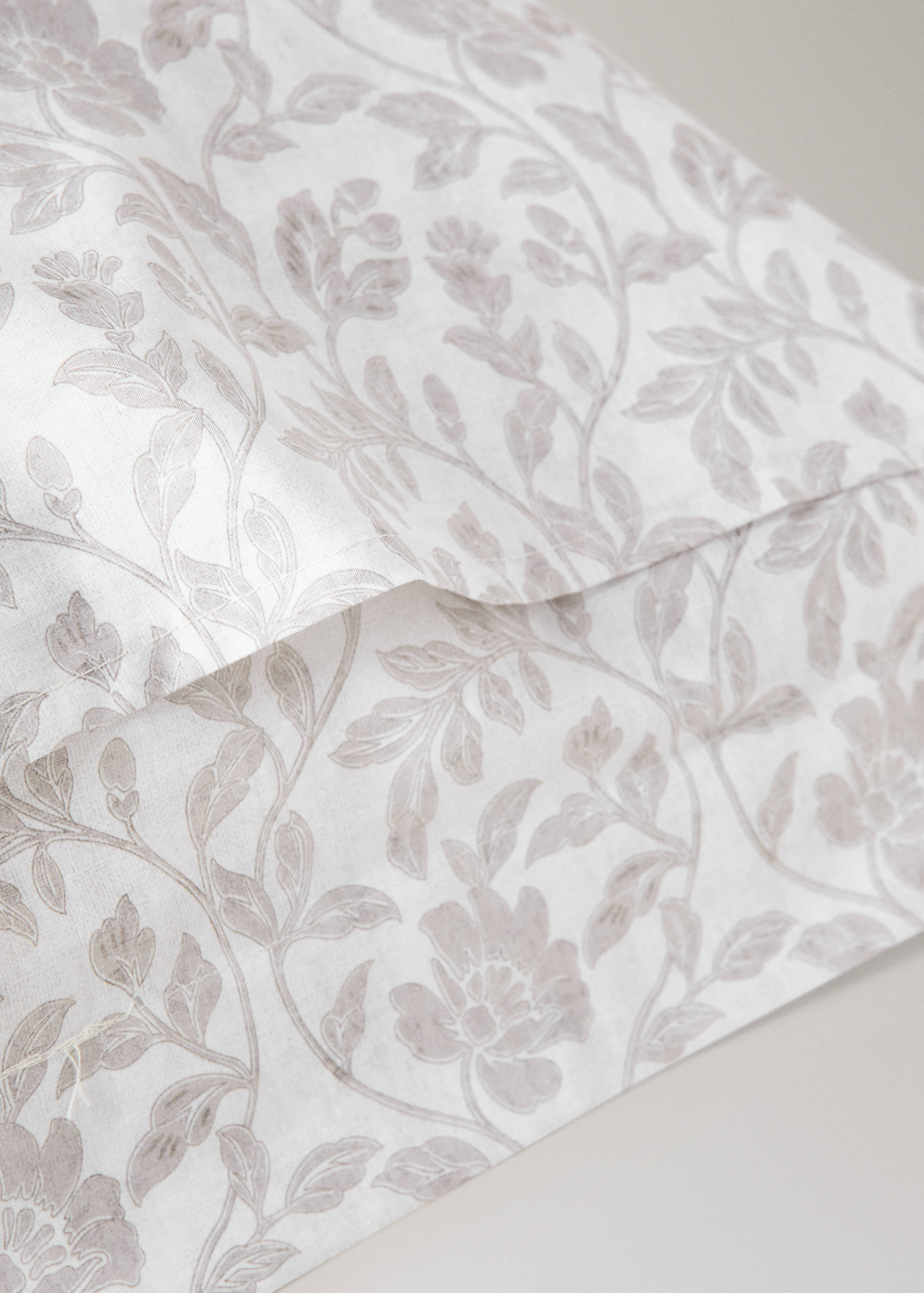 Two floral-print pillowcases, 60x60cm - Details of the article 1