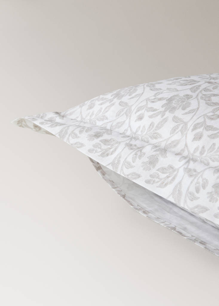 Two floral-print pillowcases, 60x60cm — Ecru