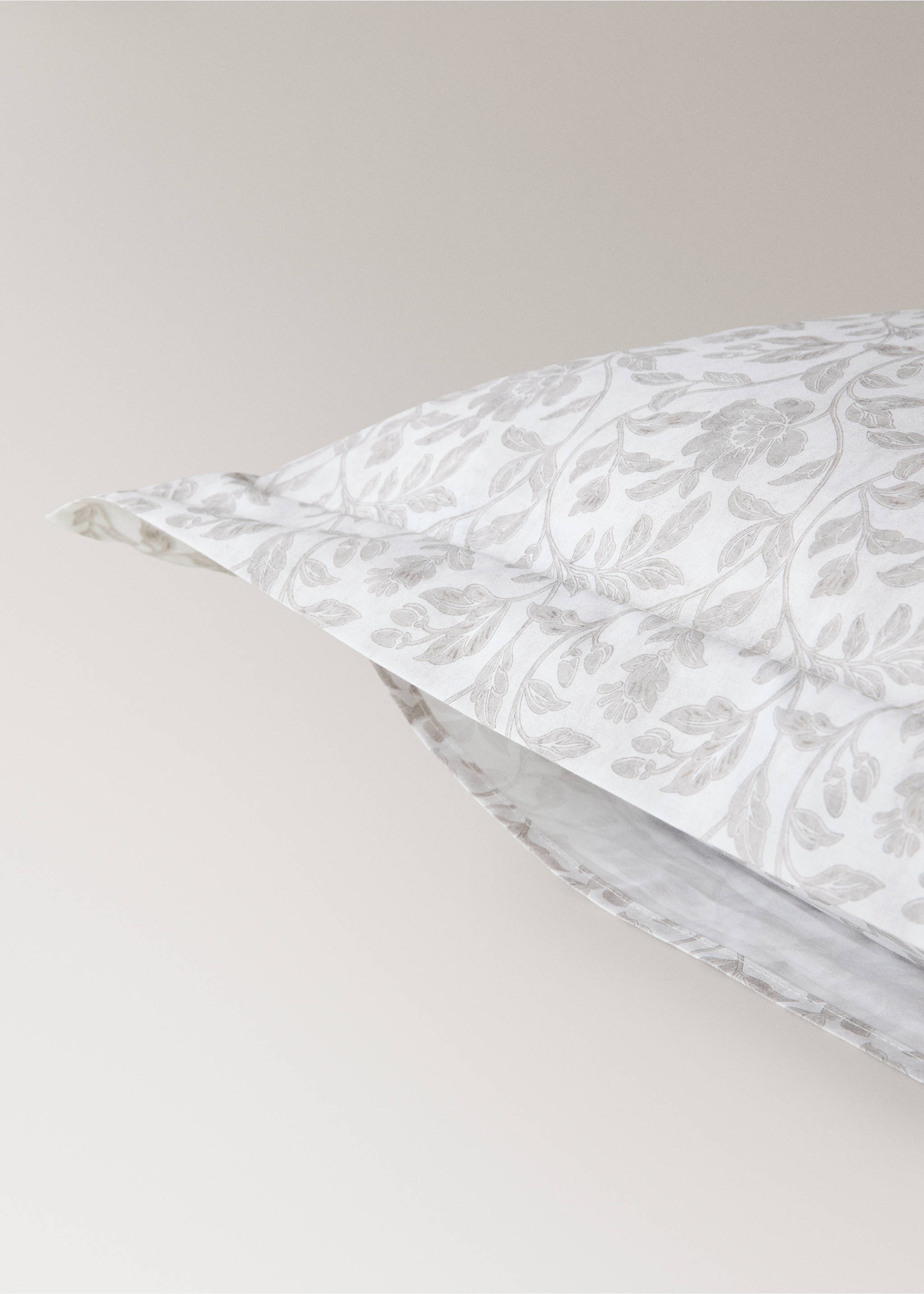 Two floral-print pillowcases, 60x60cm - Details of the article 2, Ecru. Ref: 37022960-00.