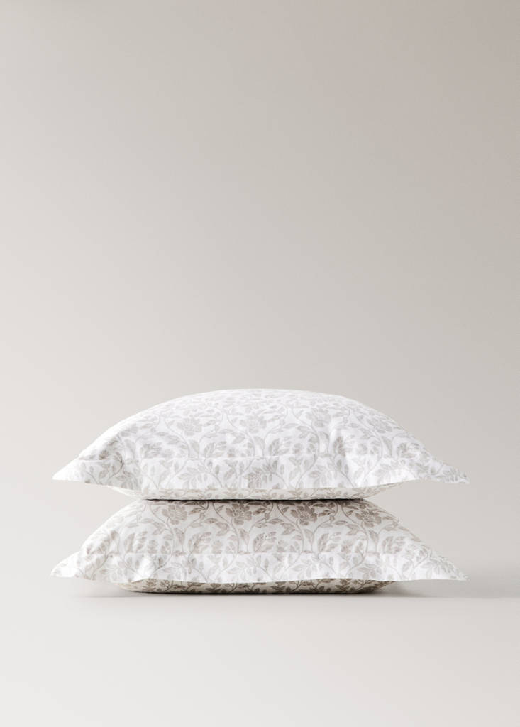 Two floral-print pillowcases, 60x60cm — Ecru