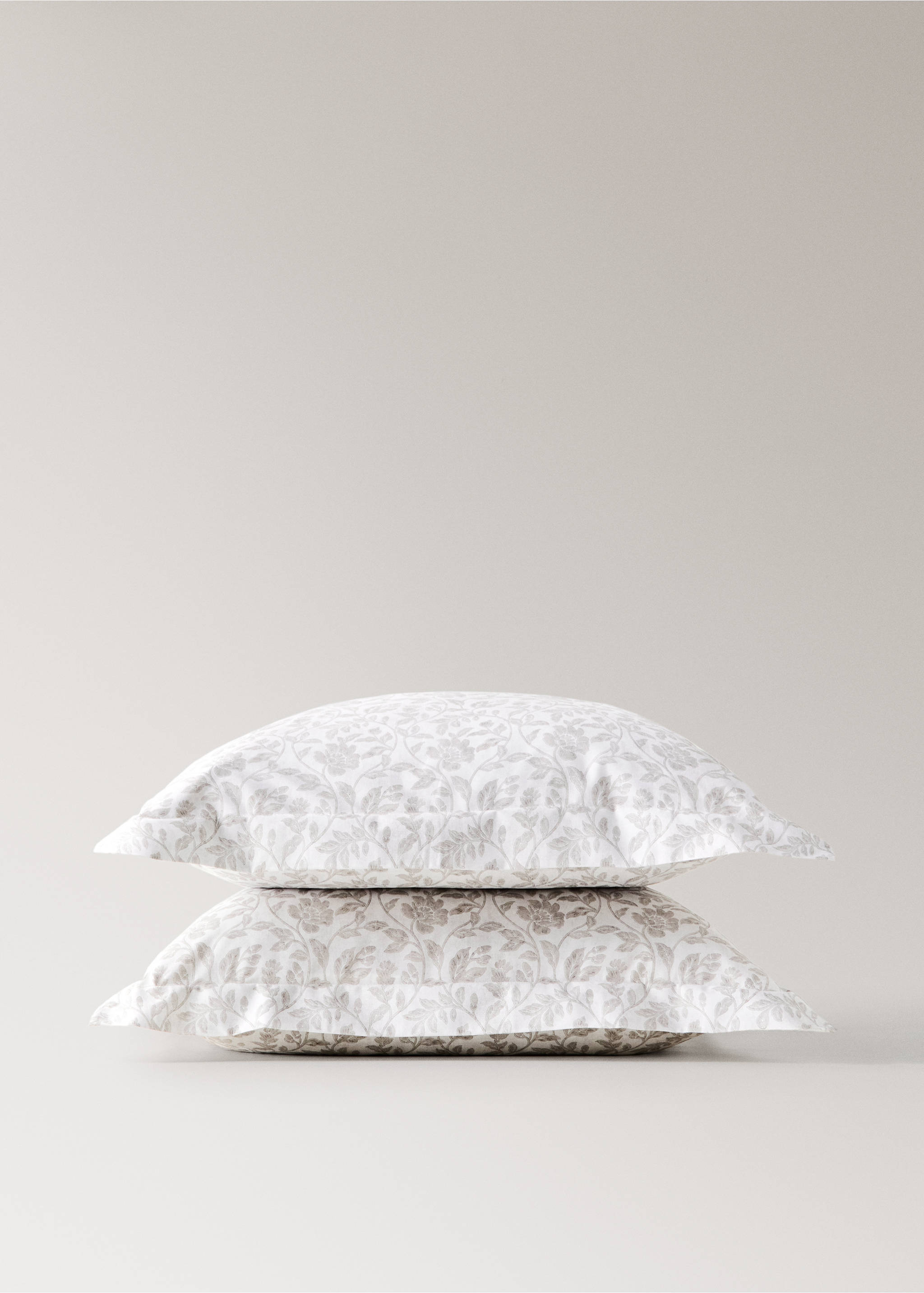 Two floral-print pillowcases, 60x60cm - Details of the article 3, Ecru. Ref: 37022960-00.