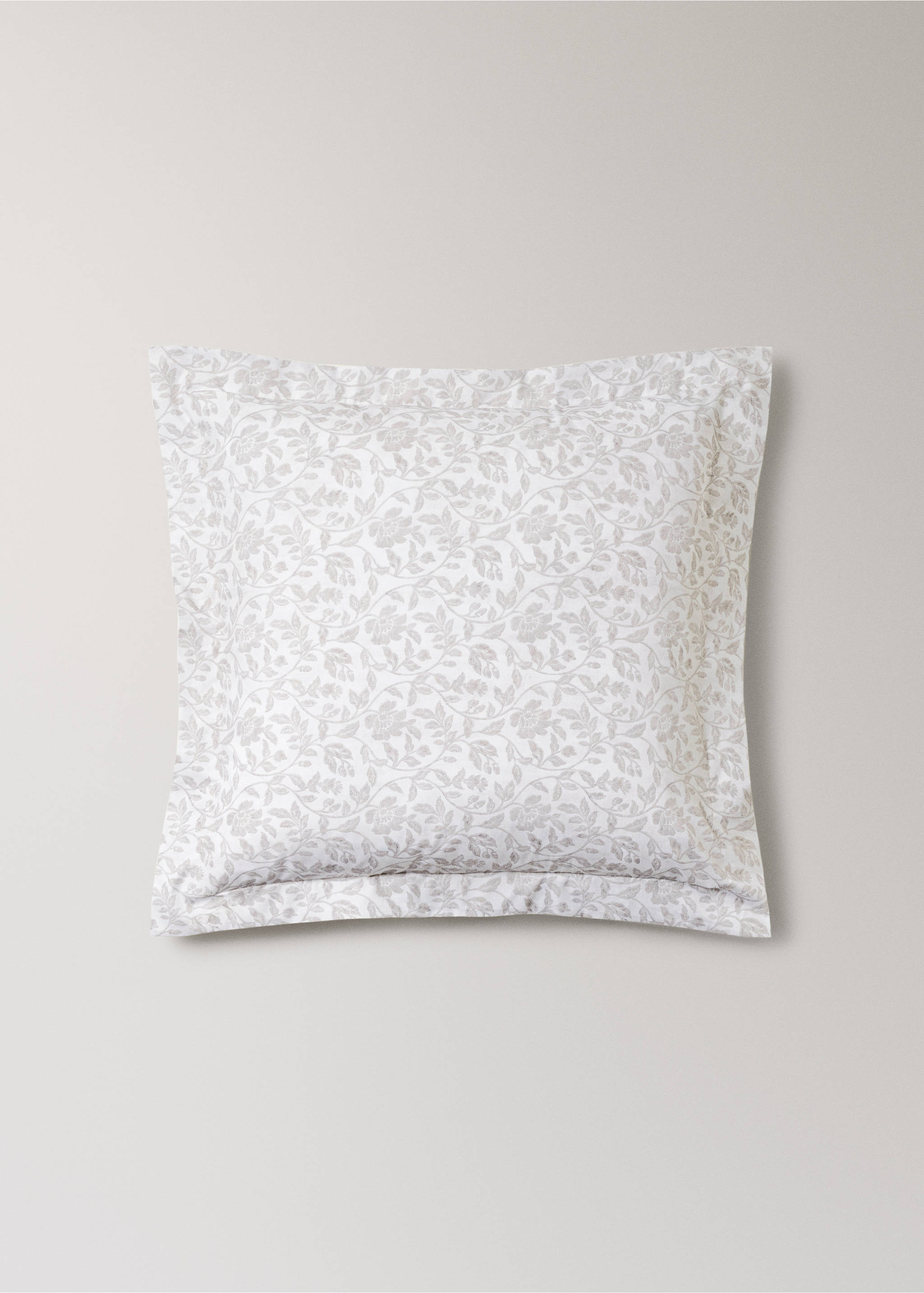 Two floral-print pillowcases, 60x60cm - Article without model, Ecru. Ref: 37022960-00.
