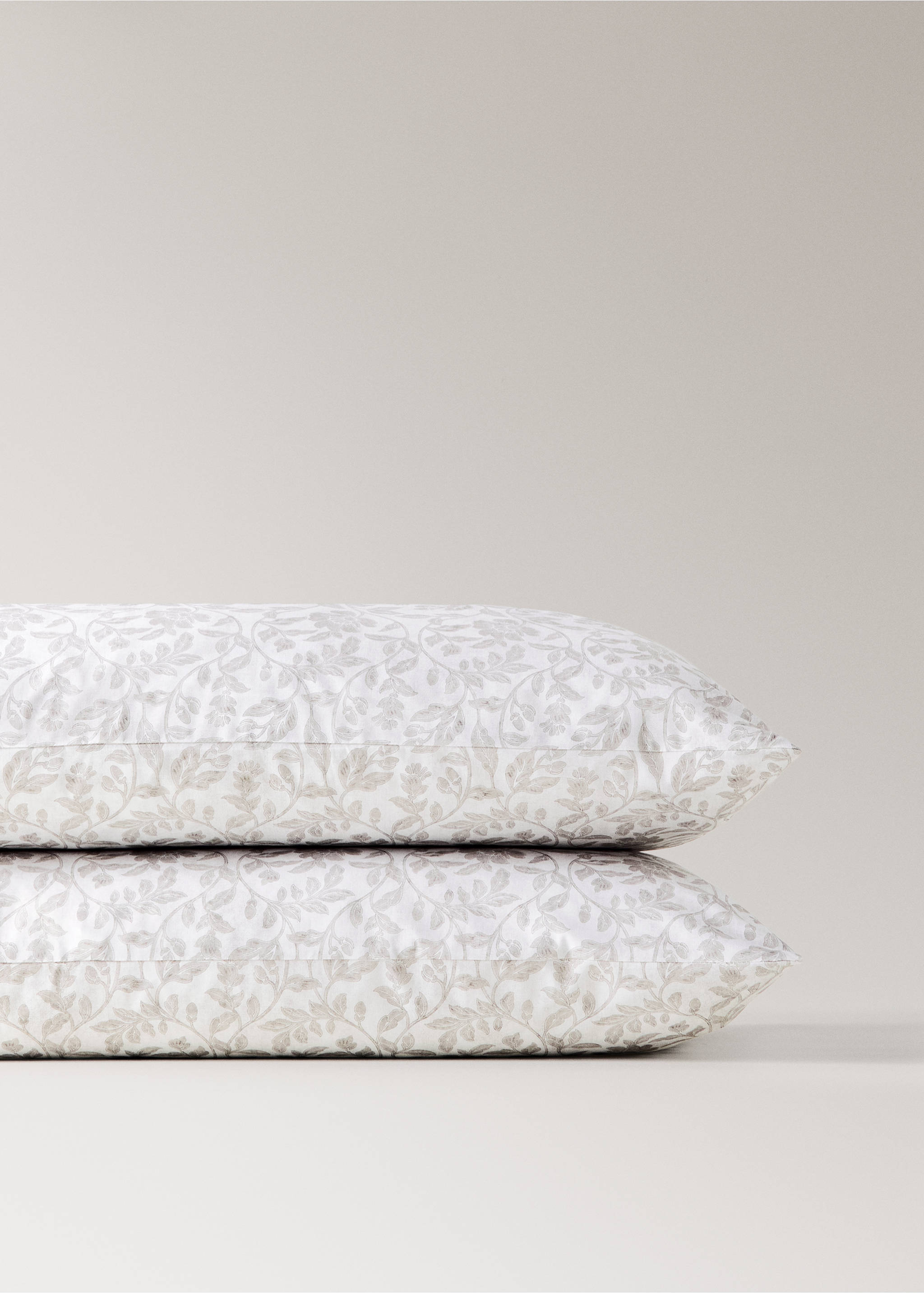 Pack of 2 cotton floral pillowcases 50x75 cm - Details of the article 3, Ecru. Ref: 37022961-00.