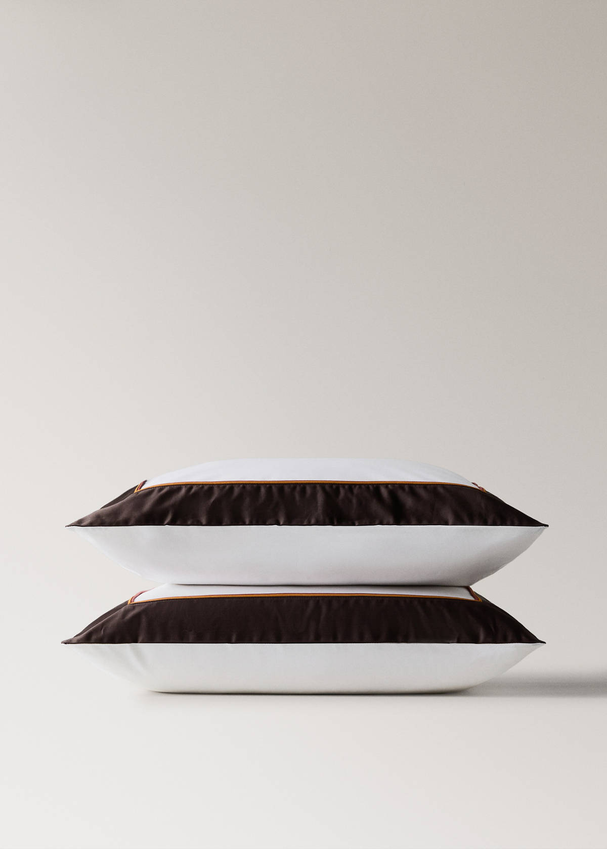 Two cotton pillowcases with a satin border and contrast piping, 60 x 60 cm — Ecru