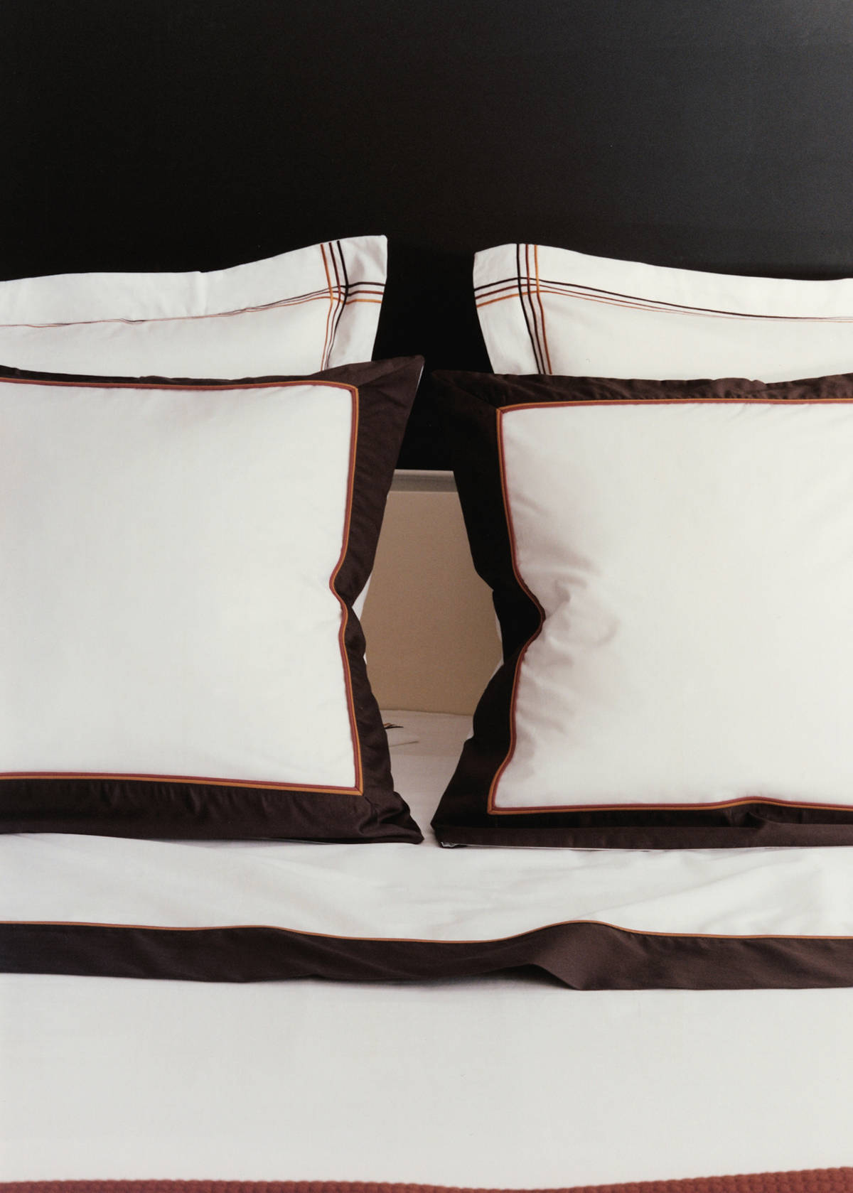 Two cotton pillowcases with a satin border and contrast piping, 60 x 60 cm — Ecru