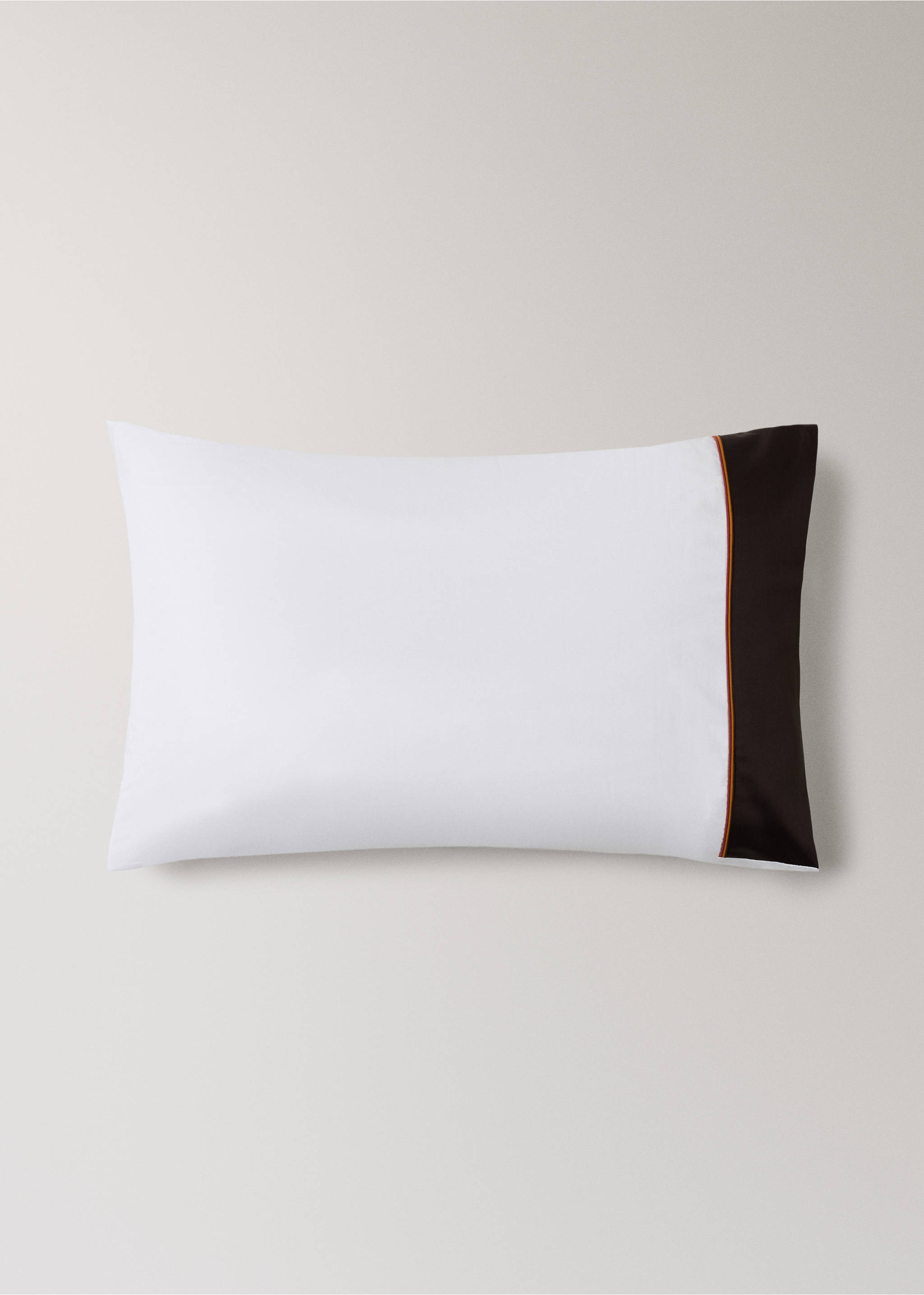 Two cotton pillowcases with satin border and contrasting piping, 50 x 75 cm - Article without model, Ecru. Ref: 37022964-00.