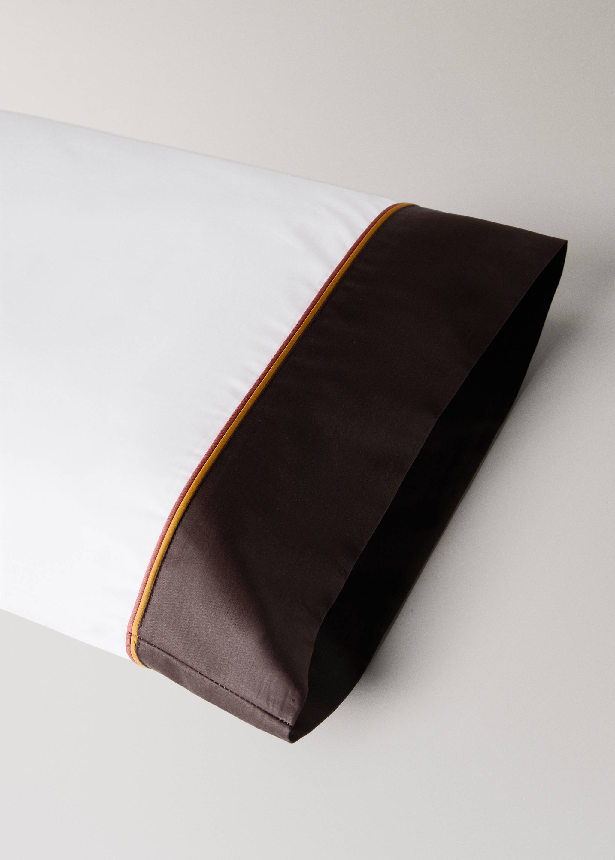 Cotton pillowcase with satin border and contrast piping 45x110cm - Details of the article 2