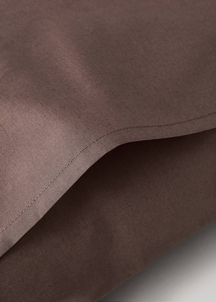 Two 200 thread count cotton percale pillowcases 50x75 cm — Brown
