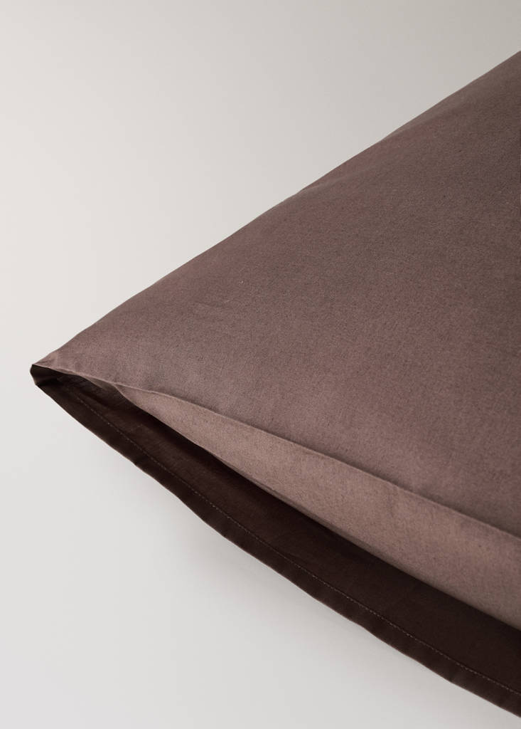 Two 200 thread count cotton percale pillowcases 50x75 cm — Brown