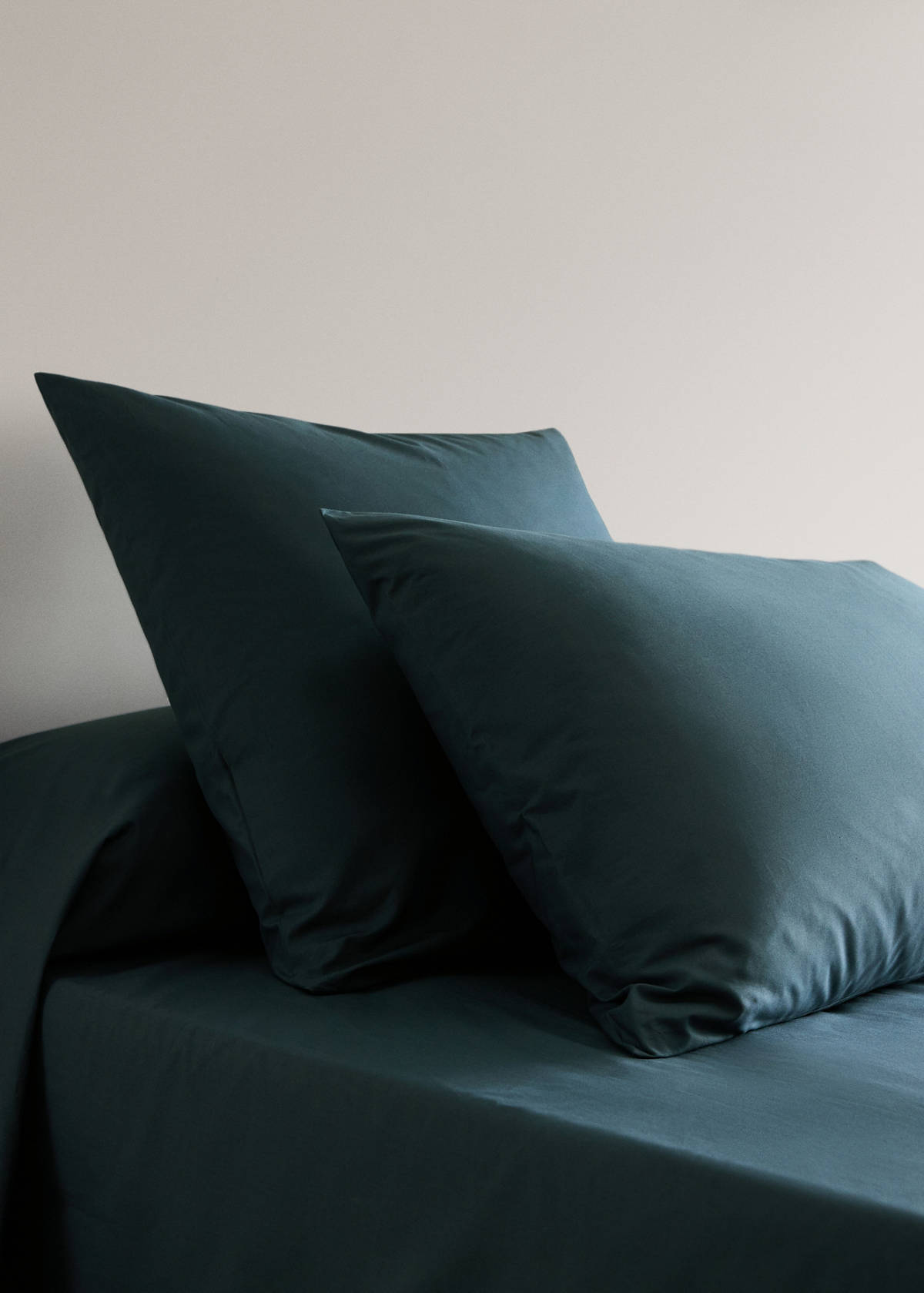 Two 200 thread count cotton percale pillowcases 50x75 cm — Green
