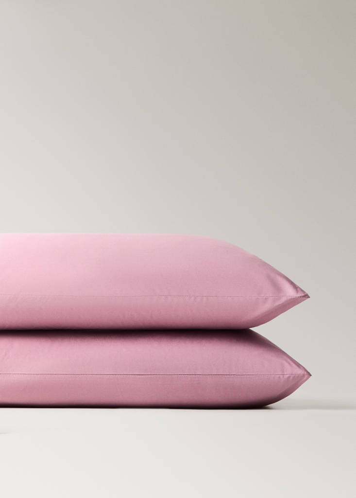 Two 200 thread count cotton percale pillowcases 50x75 cm — Wine