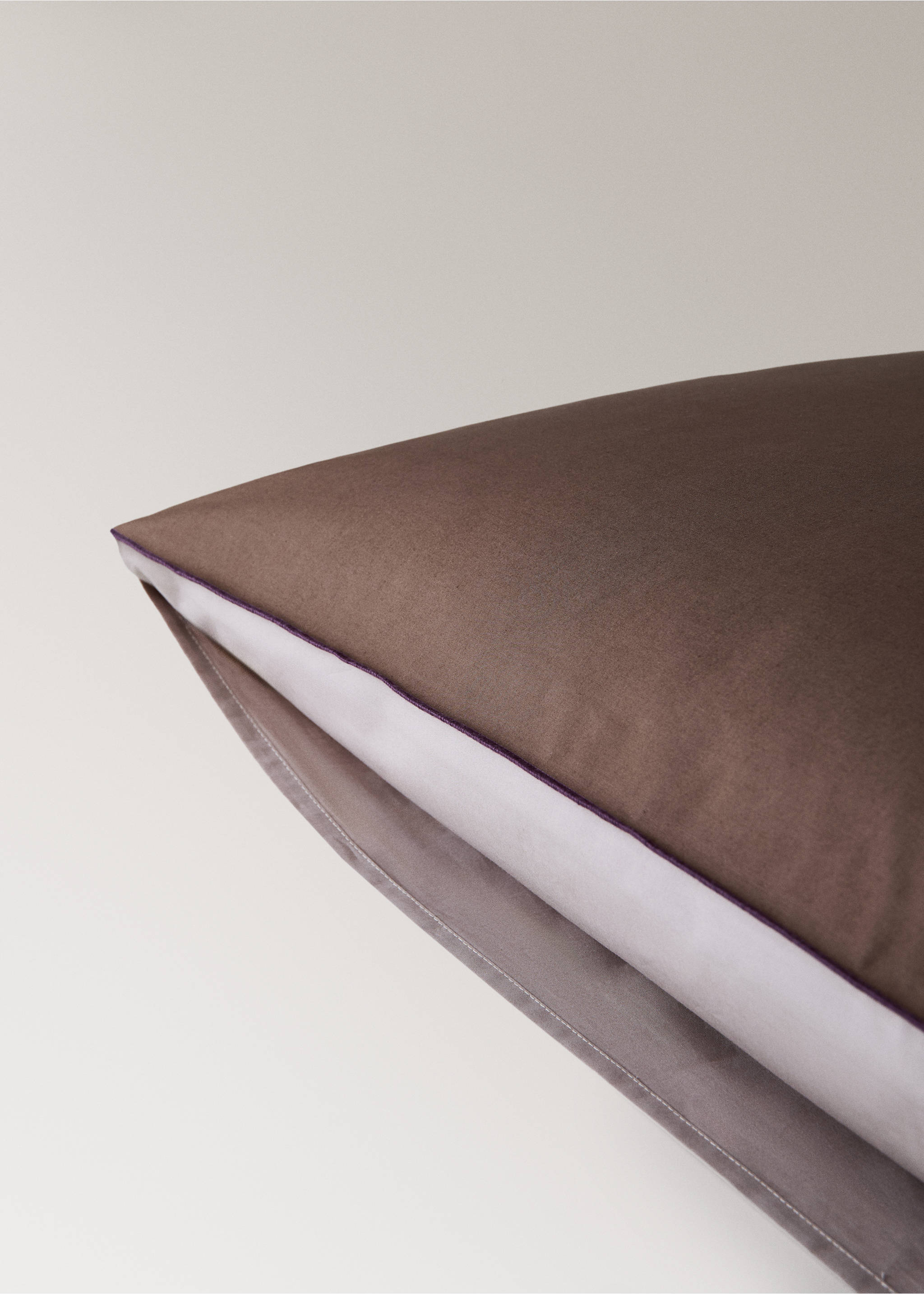 100% cotton percale pillowcase 50x75 cm - Details of the article 1, Brown. Ref: 37022970-00.