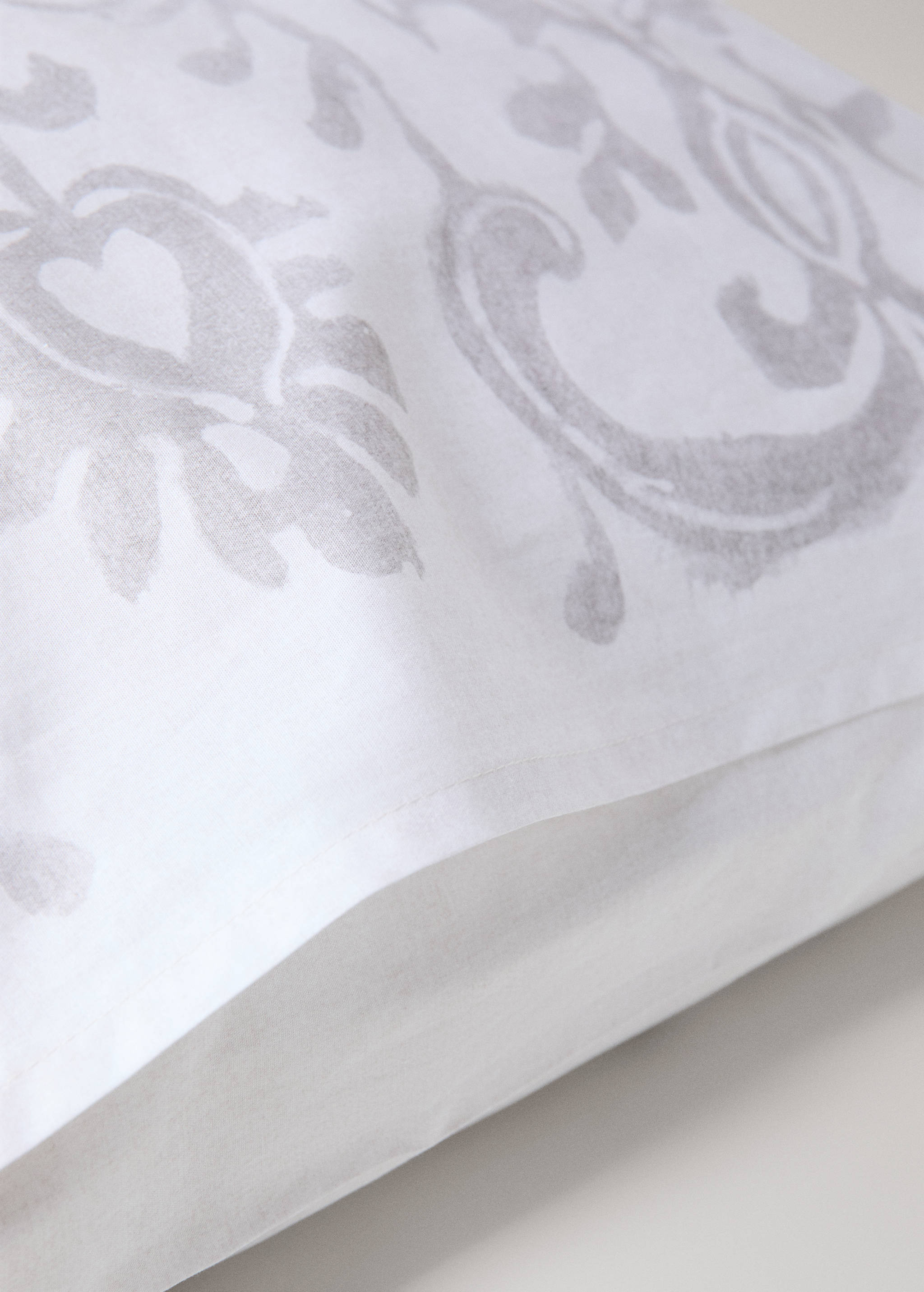 Two floral-print pillowcases, 60x60cm - Details of the article 1