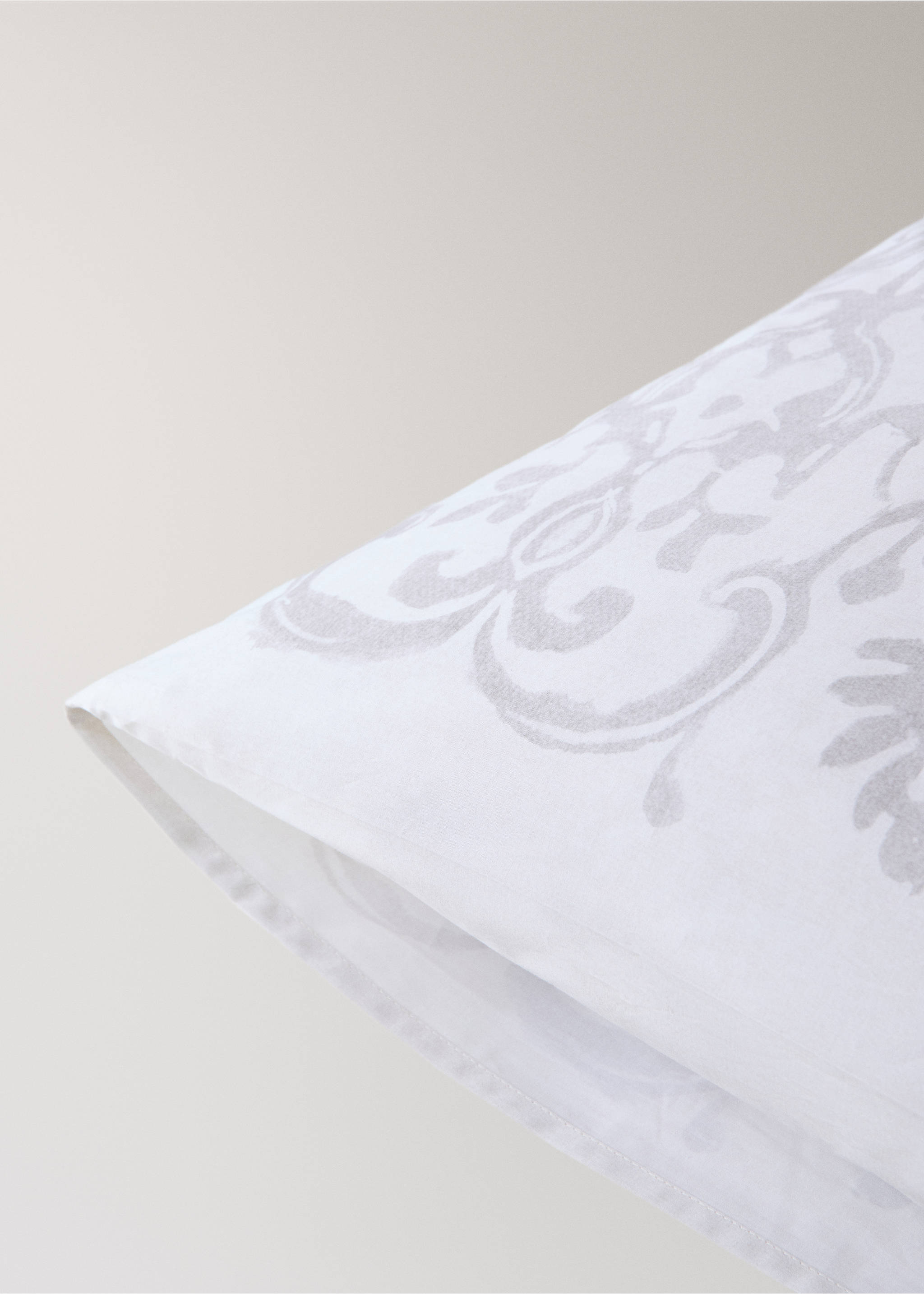 Two floral-print pillowcases, 60x60cm - Details of the article 2, Sand. Ref: 37022975-00.