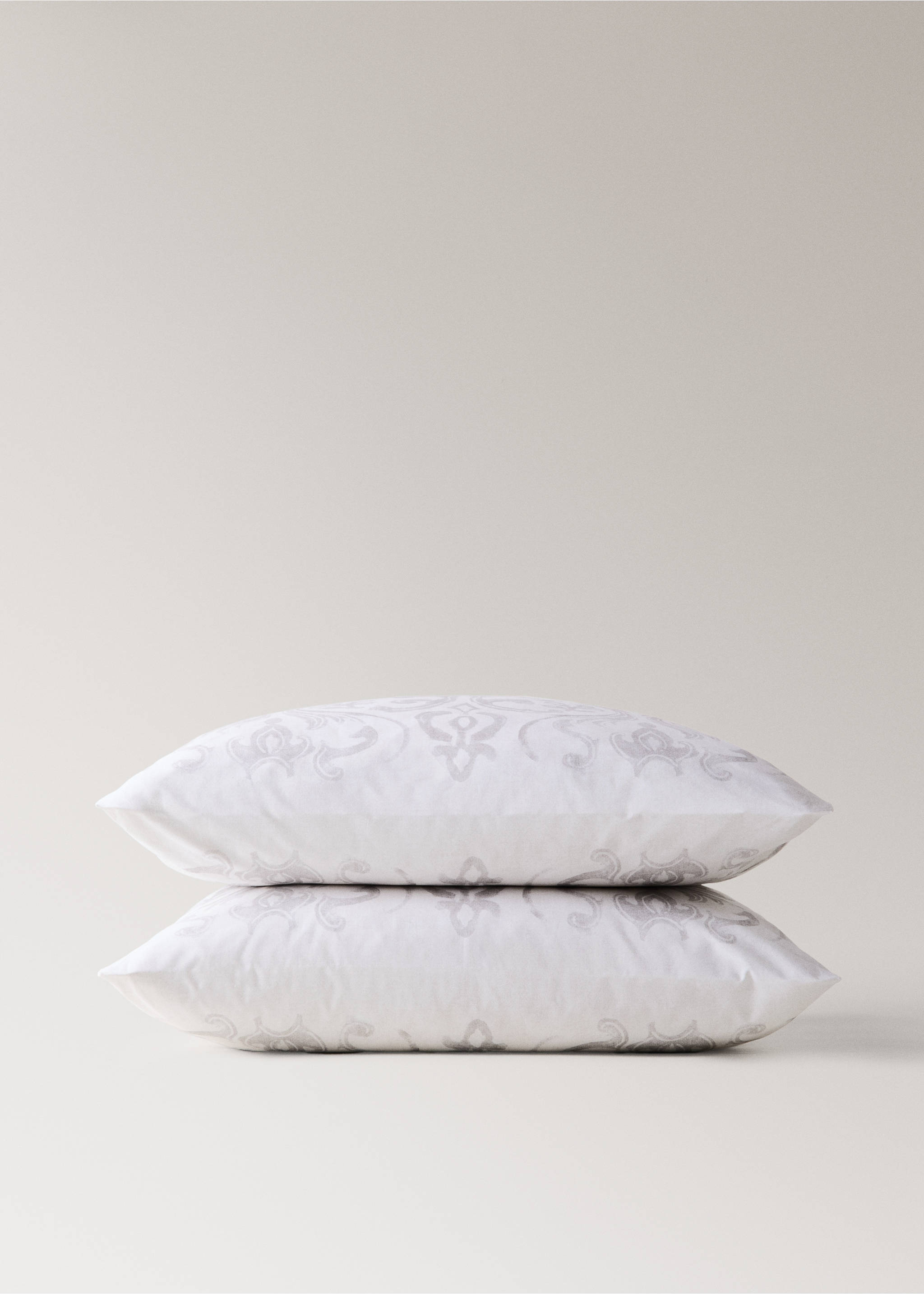 Two floral-print pillowcases, 60x60cm - Details of the article 3, Sand. Ref: 37022975-00.