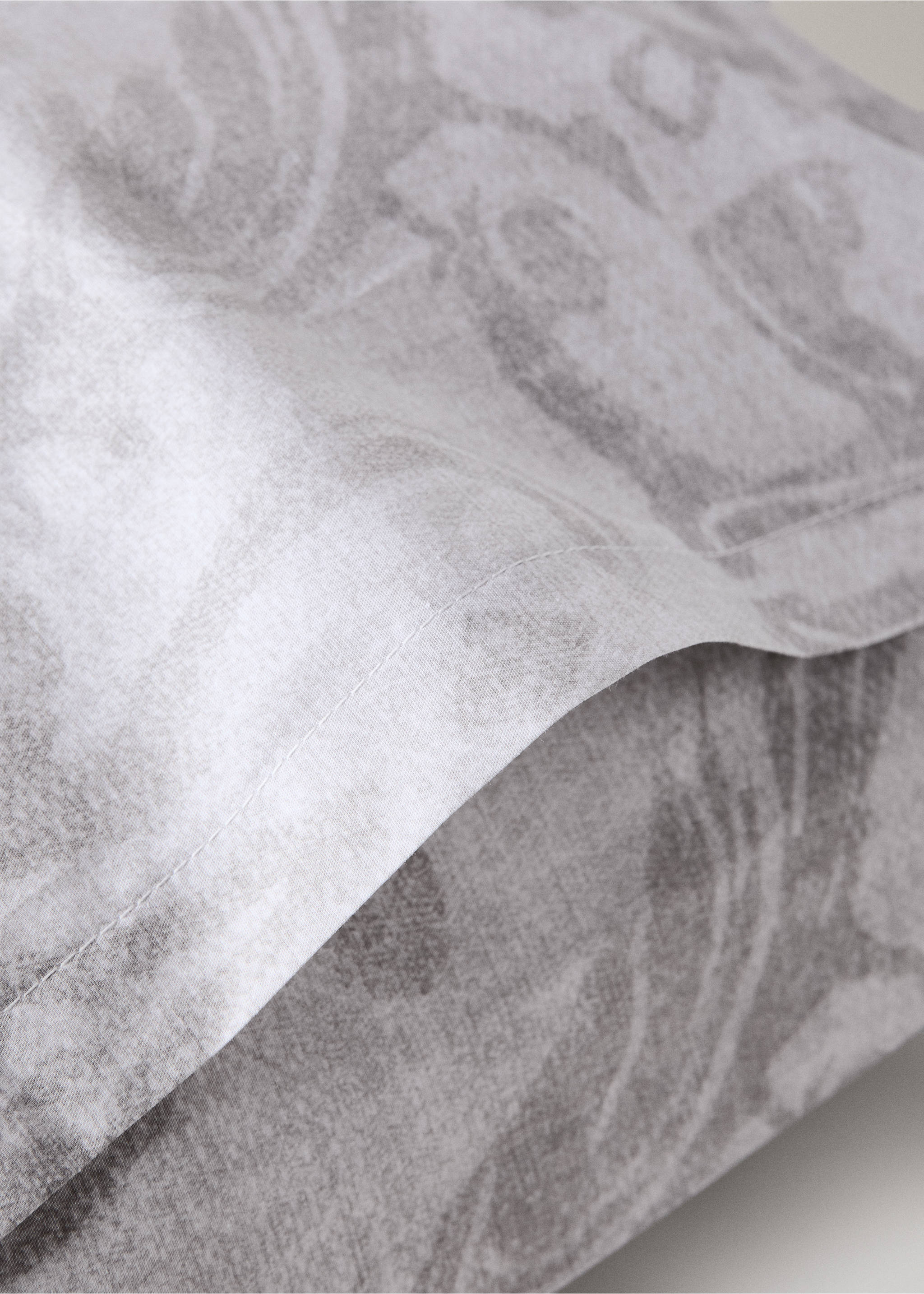 Two floral print pillowcases 50x75cm - Details of the article 1, Sand. Ref: 37022976-00.