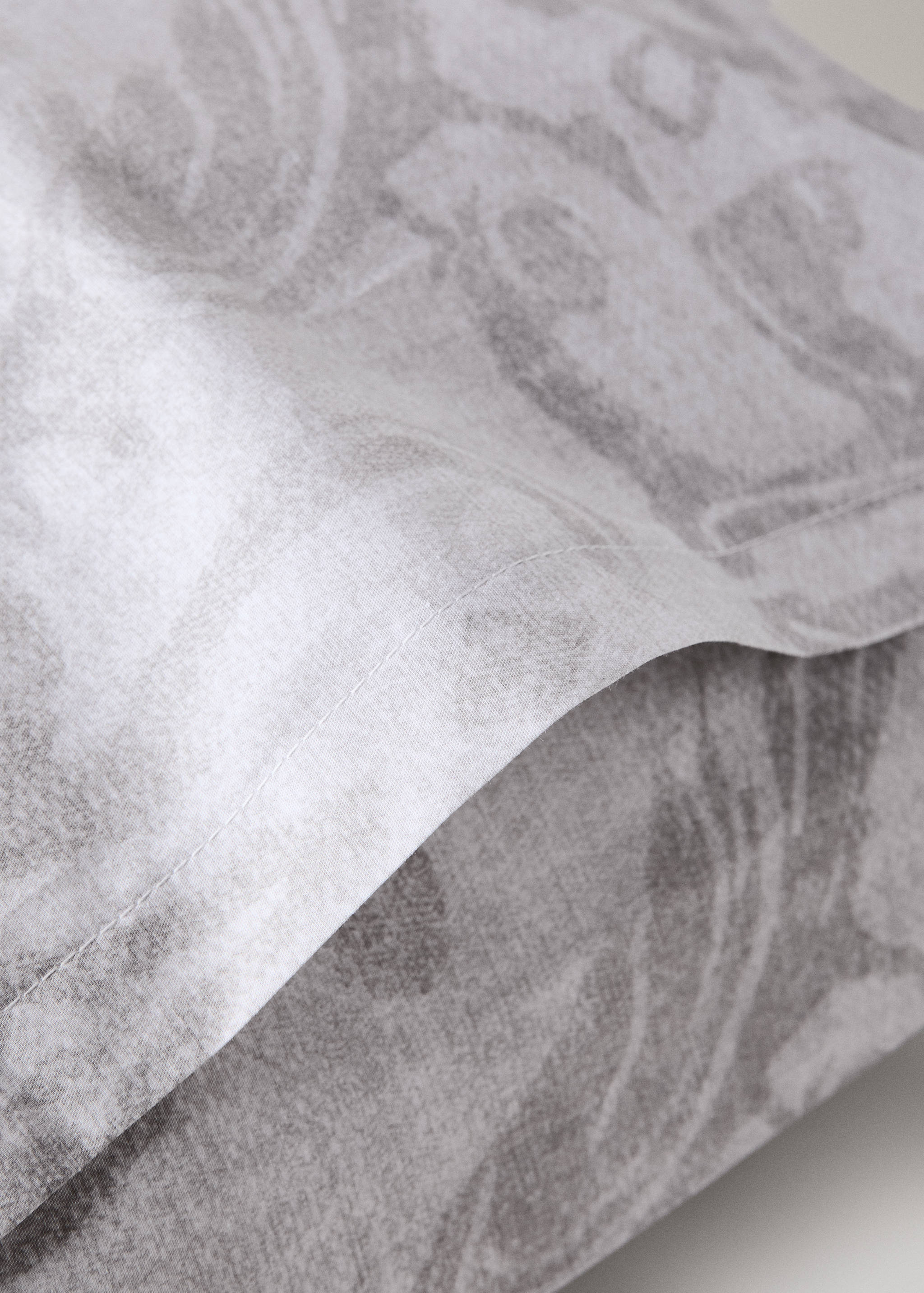 Two floral print pillowcases 50x75cm - Details of the article 1